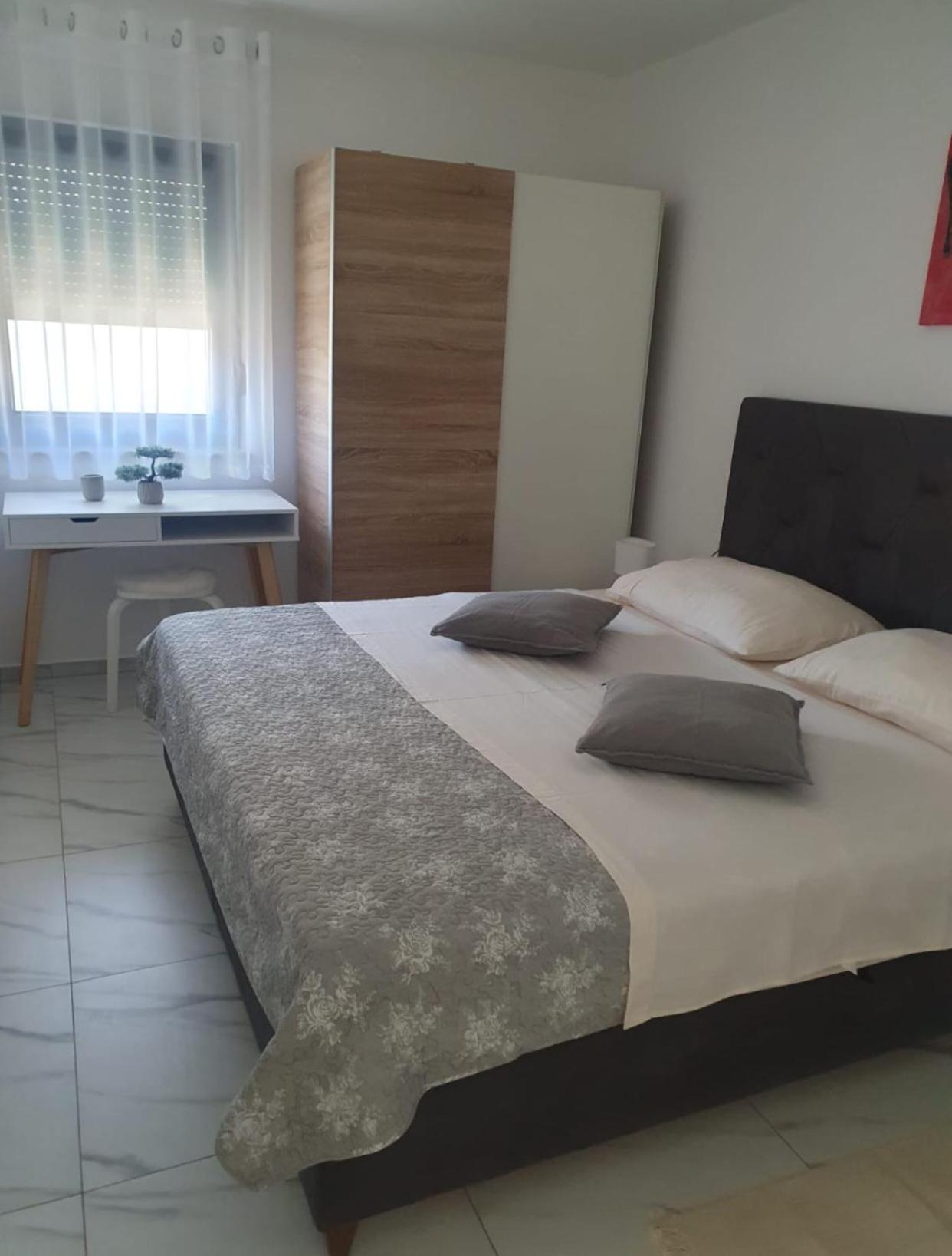 Apartmani Zlata view 4