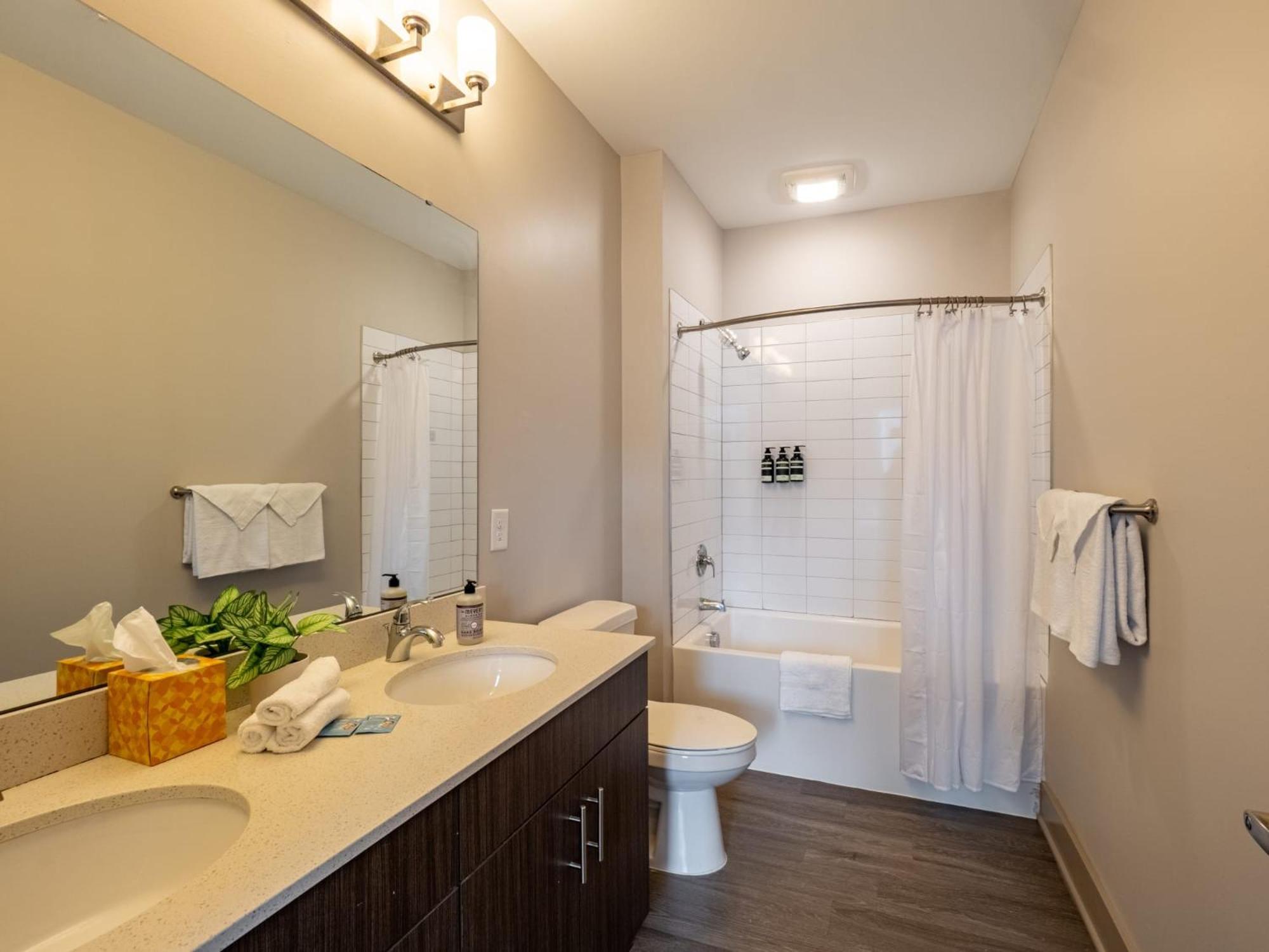 Raleigh Vacations - Modish and Spacious Apartments at The Exchange on Erwin in Durham, North Carolina - Property Image 16
