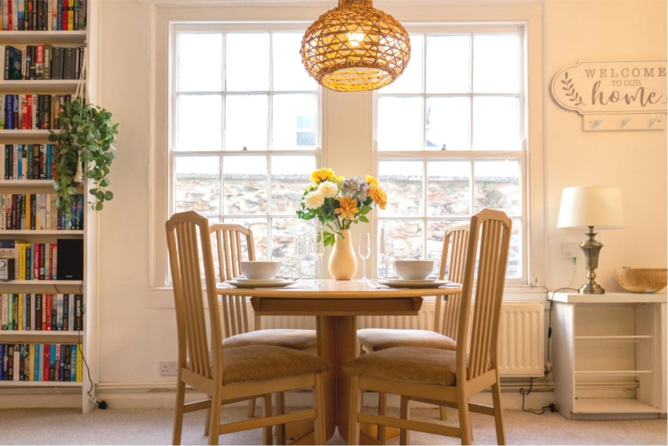 Bosun's Call Central Dartmouth - 2 Bed homely Apartment Self Check In - Pet Friendly Fast WiFi & Workspace - Perfect location in the middle of the old town, photo 46