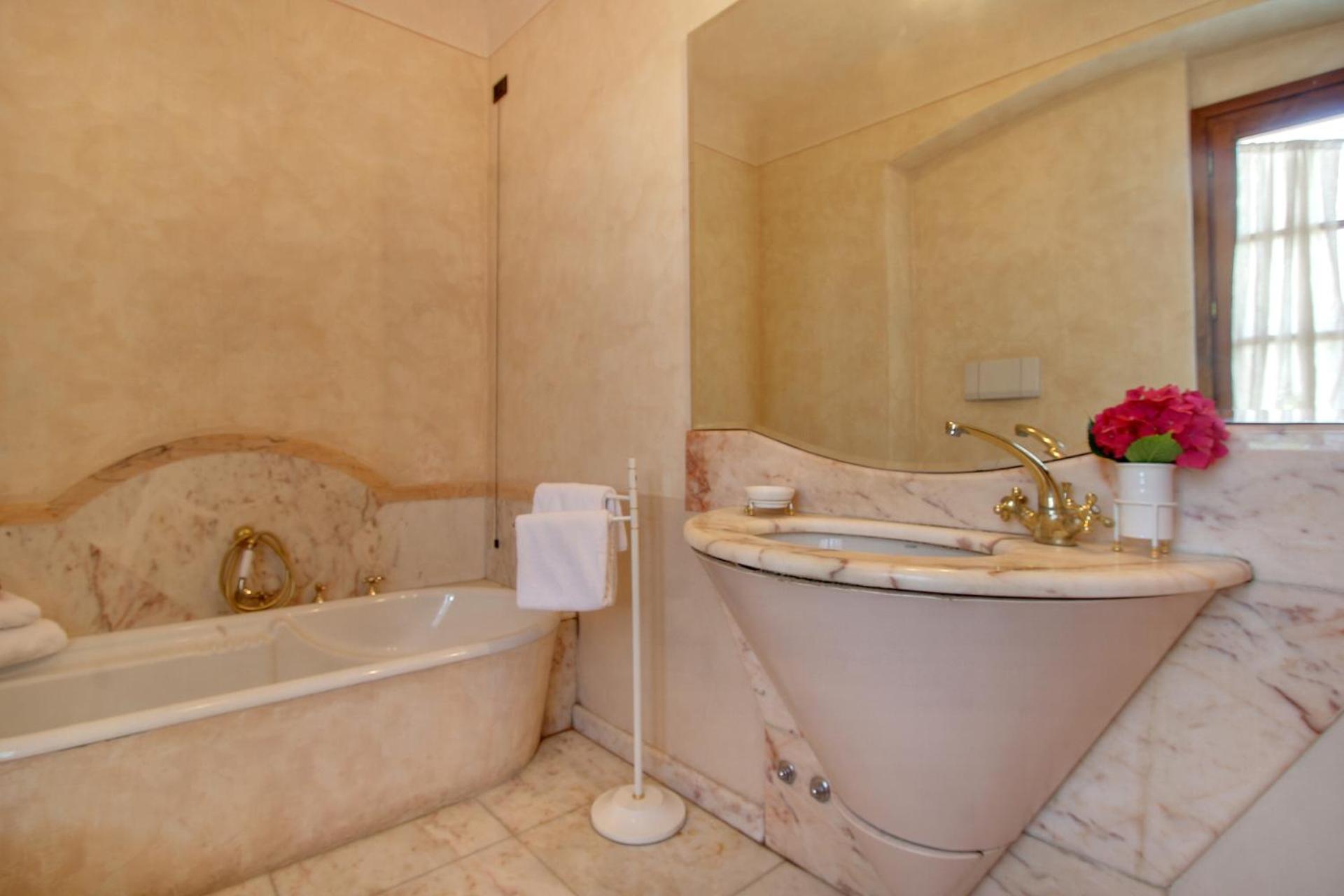 Villa Chiara - Teloni view 2