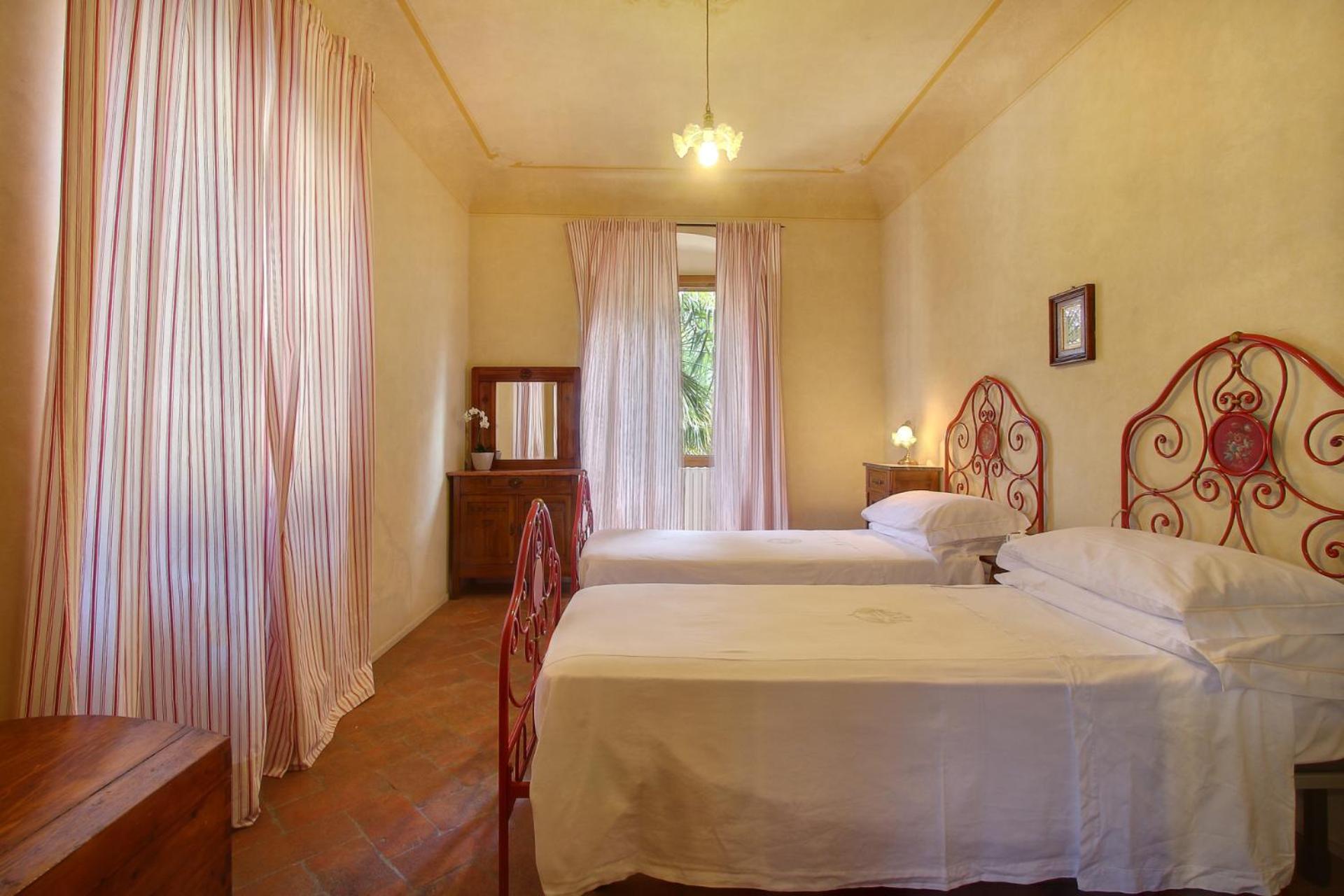 Villa Chiara - Teloni view 4