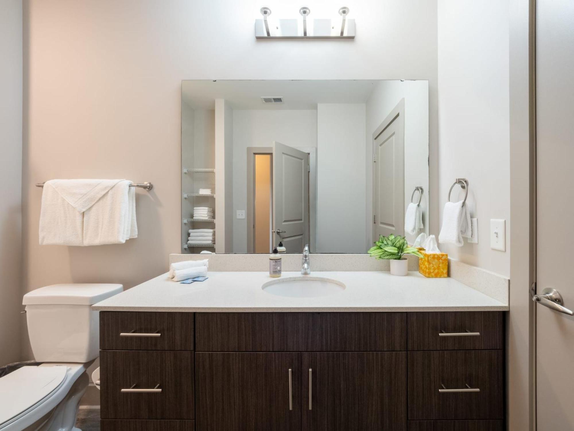 Raleigh Vacations - Modish and Spacious Apartments at The Exchange on Erwin in Durham, North Carolina - Property Image 25