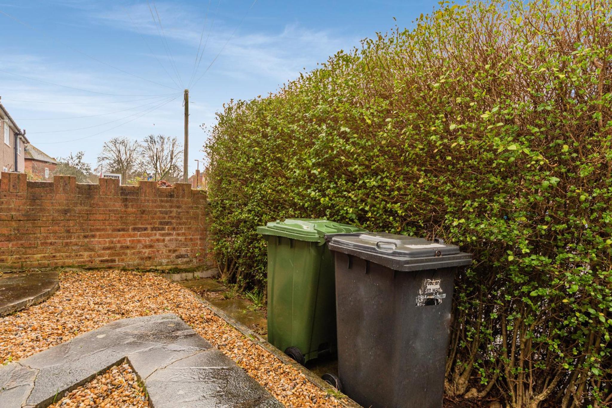 2-Bed House, Bromley, Free Parking, 30 min to Central London - Sleeps 6