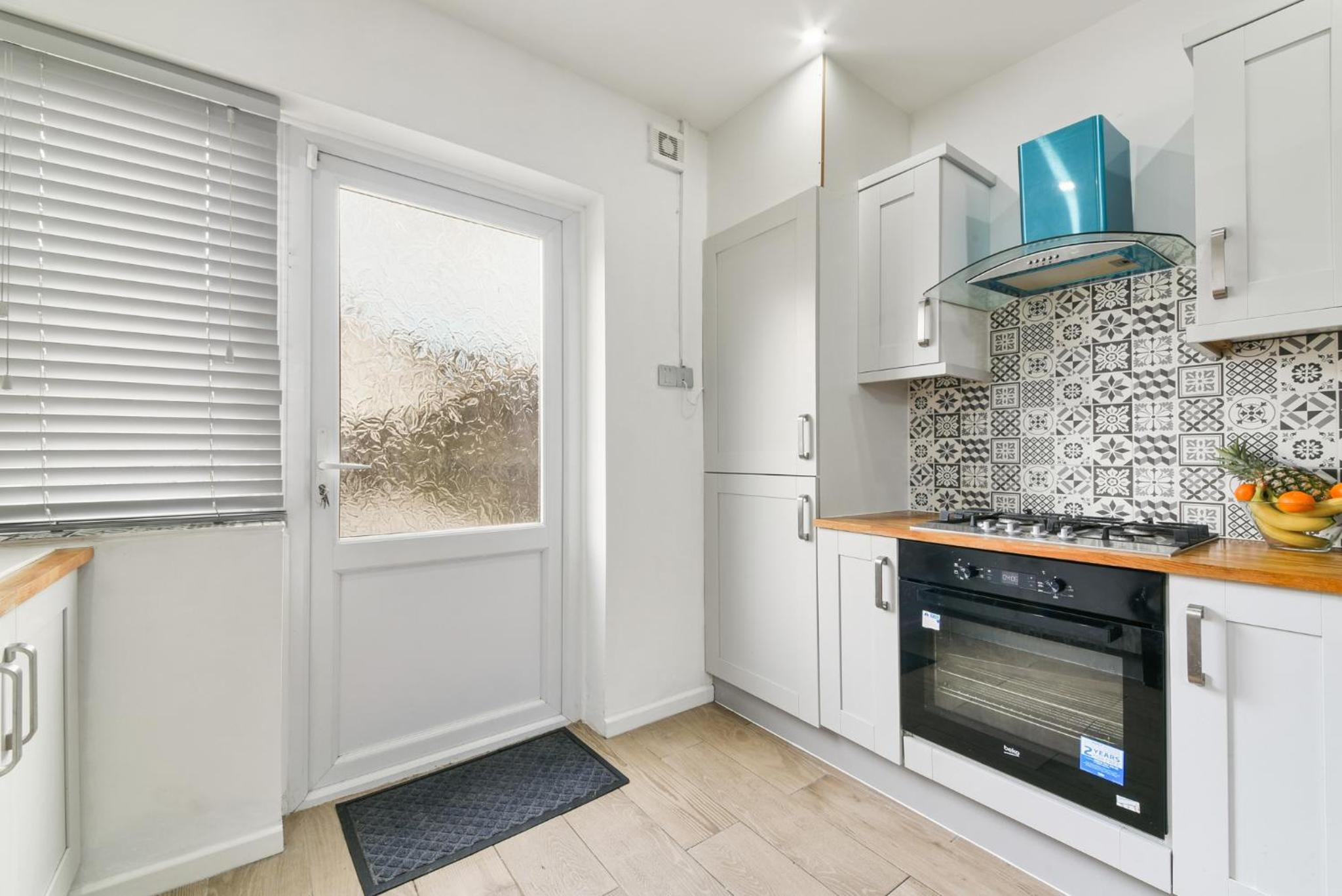2-Bed House, Bromley, Free Parking, 30 min to Central London - Sleeps 6