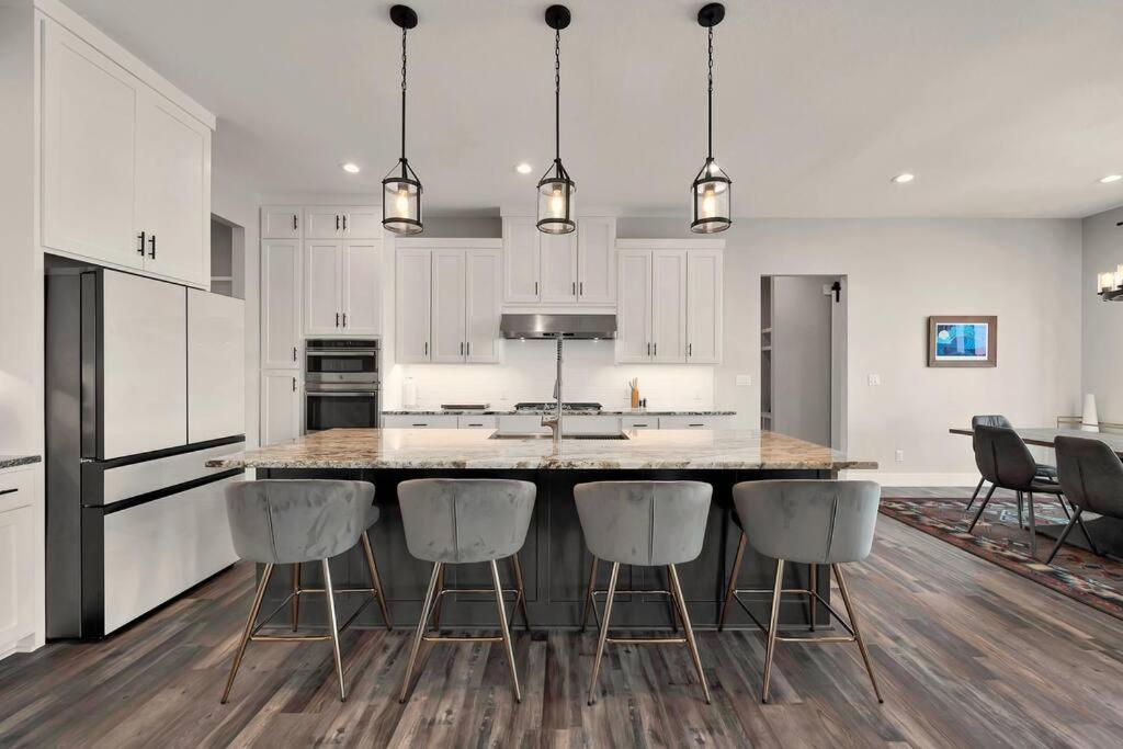 New Luxury Texas Farmhouse view 3