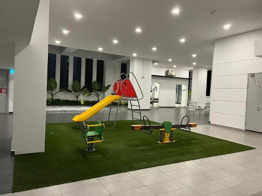 HomeFeel Netflix Youtube Free WiFi and Parking - MSuite at Bandar Manjalara, Near to DesaPark, Arkadia, One Utama, Kepong, Sri Damansara, Kota Damansara, K