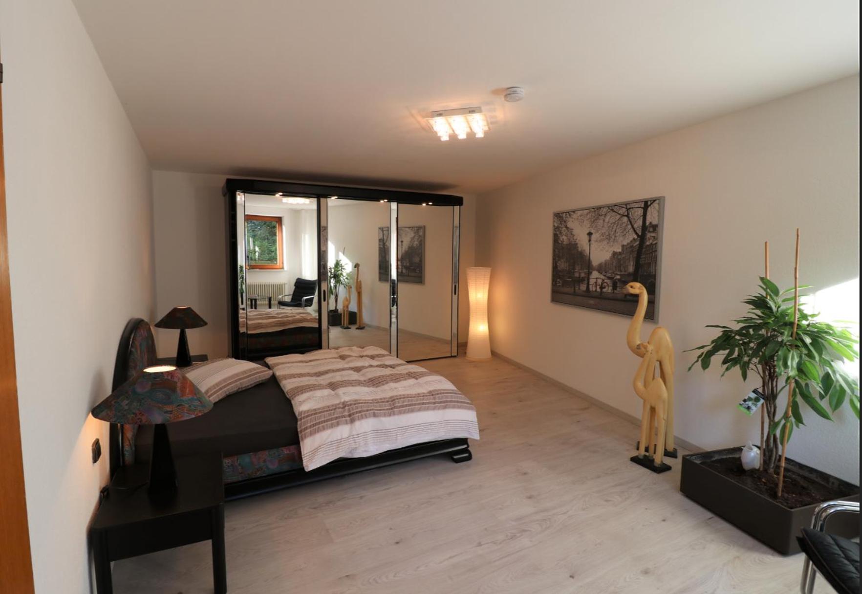 Schöne EinliegerWhg (74m²) in Villa mit Traumlage