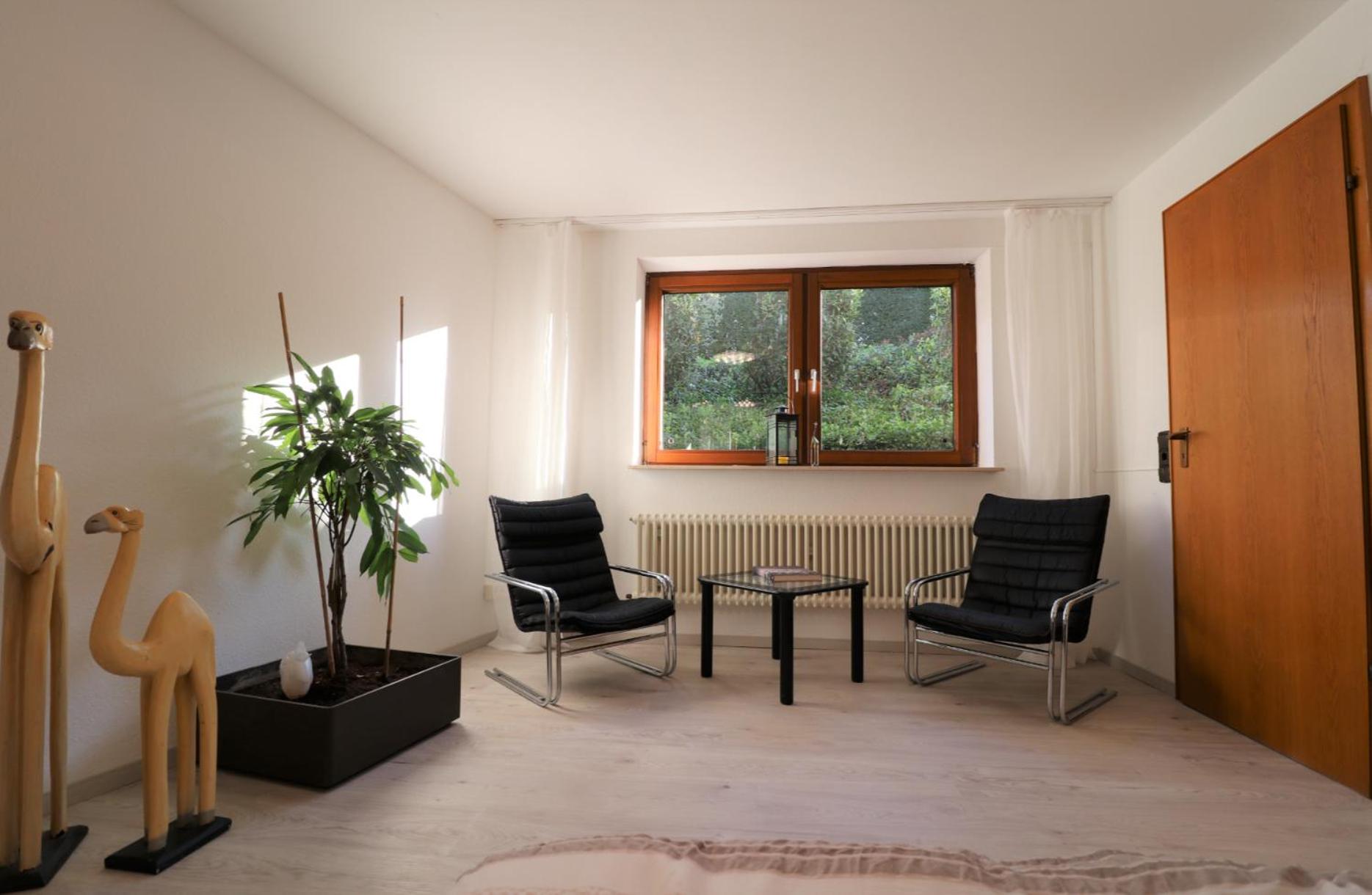 Schöne EinliegerWhg (74m²) in Villa mit Traumlage
