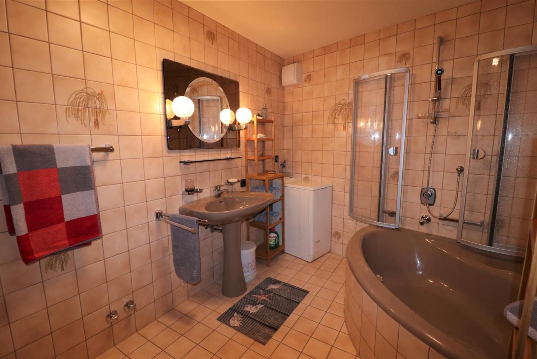 Schöne EinliegerWhg (74m²) in Villa mit Traumlage