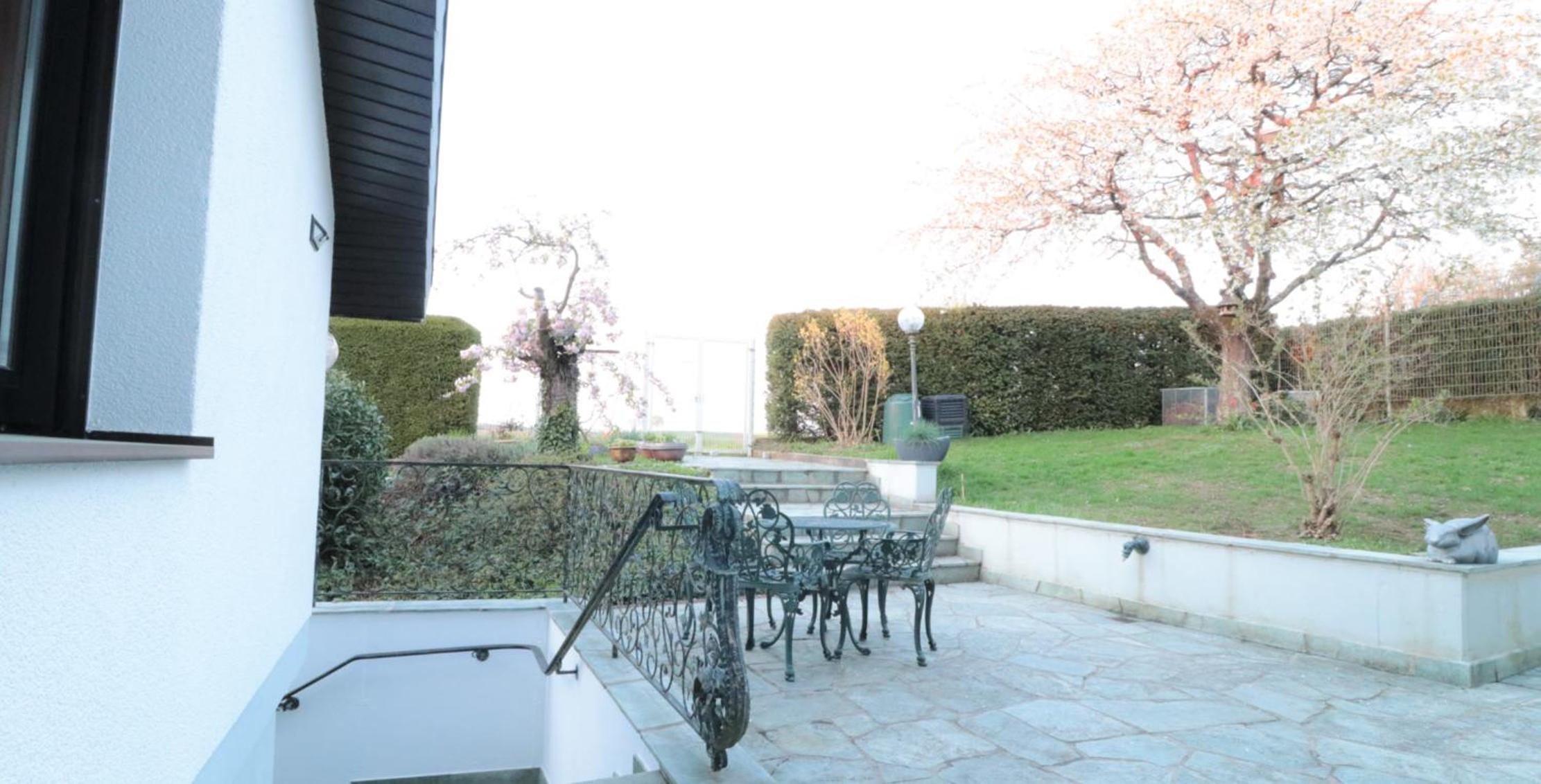 Schöne EinliegerWhg (74m²) in Villa mit Traumlage