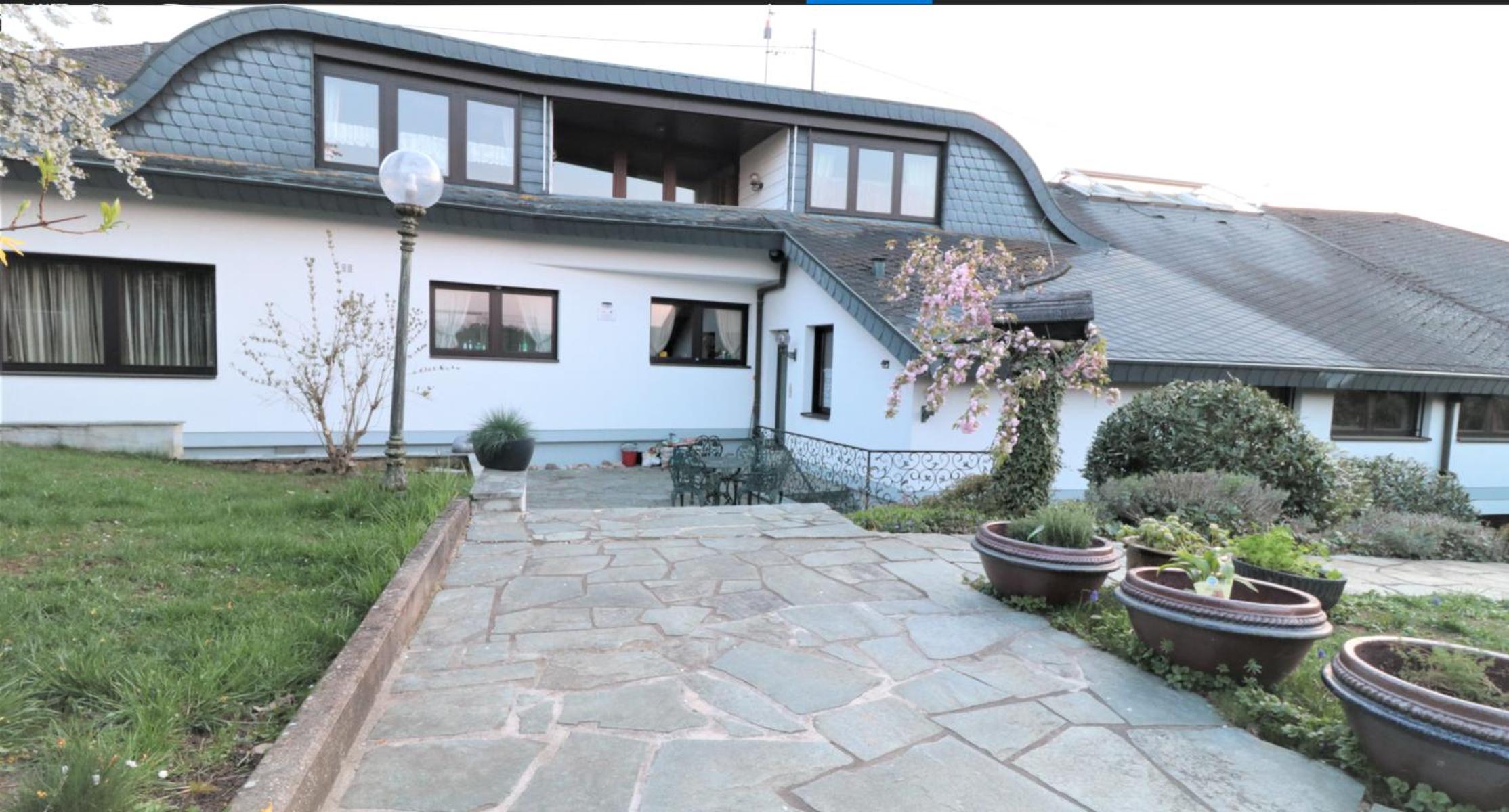 Schöne EinliegerWhg (74m²) in Villa mit Traumlage