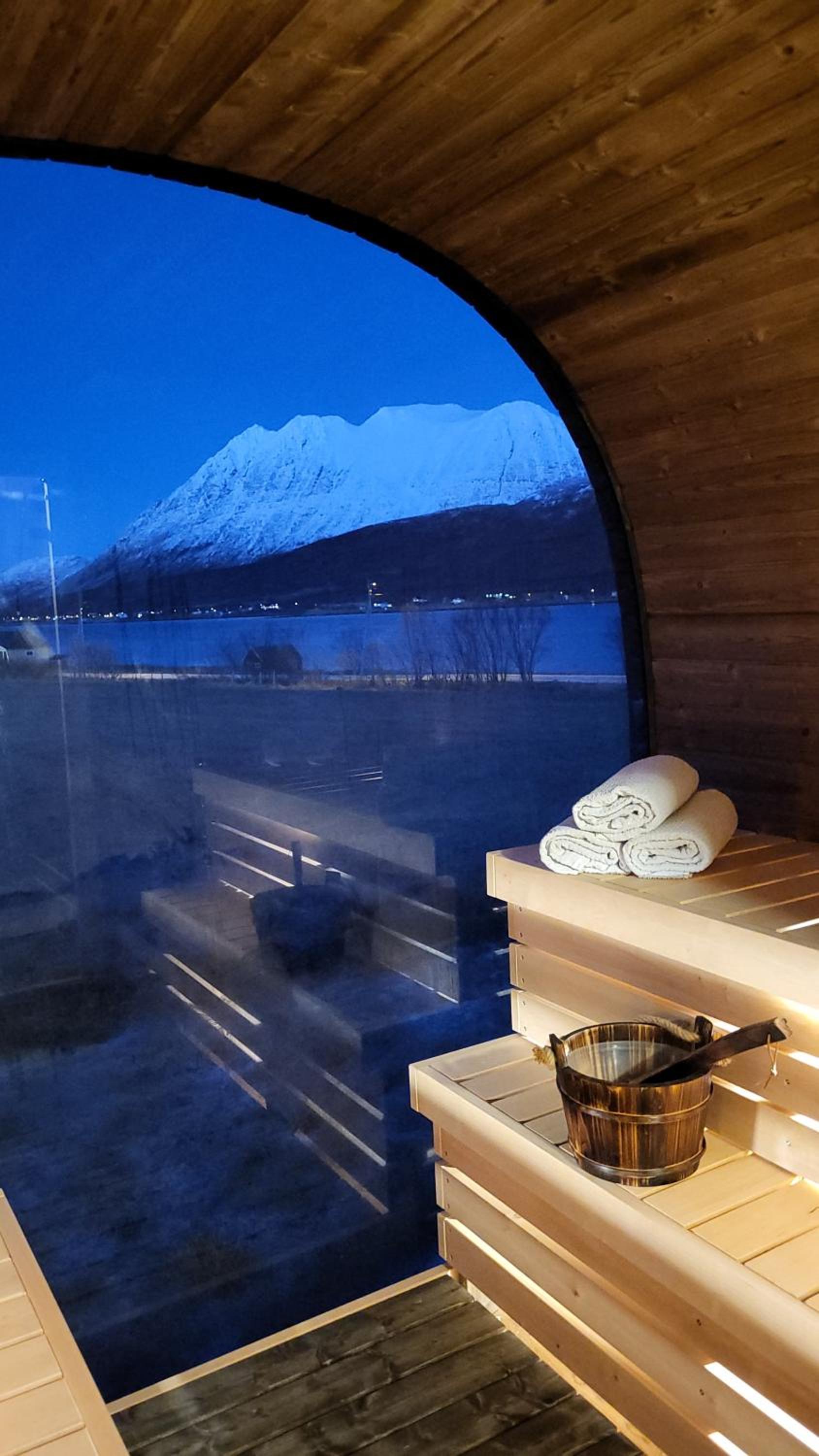 Idyllisk hus med sauna og jacuzzi, Lyngen view 3