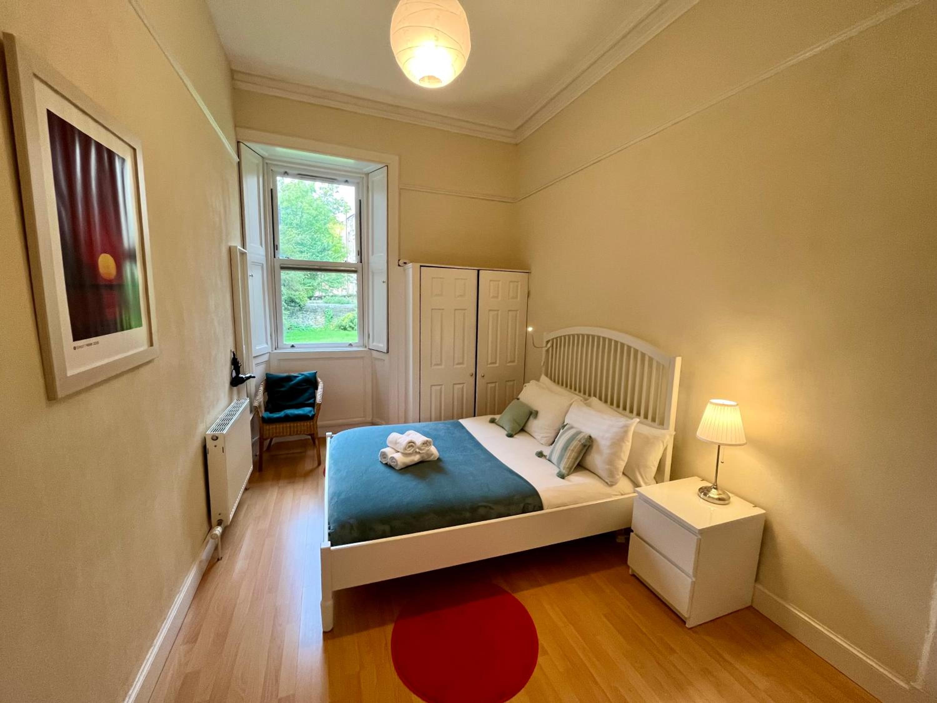 Delightful ground floor Newington flat