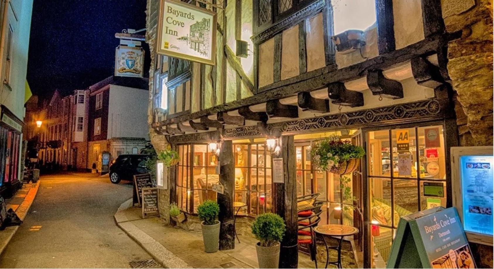 Bosun's Call Central Dartmouth - 2 Bed homely Apartment Self Check In - Pet Friendly Fast WiFi & Workspace - Perfect location in the middle of the old town