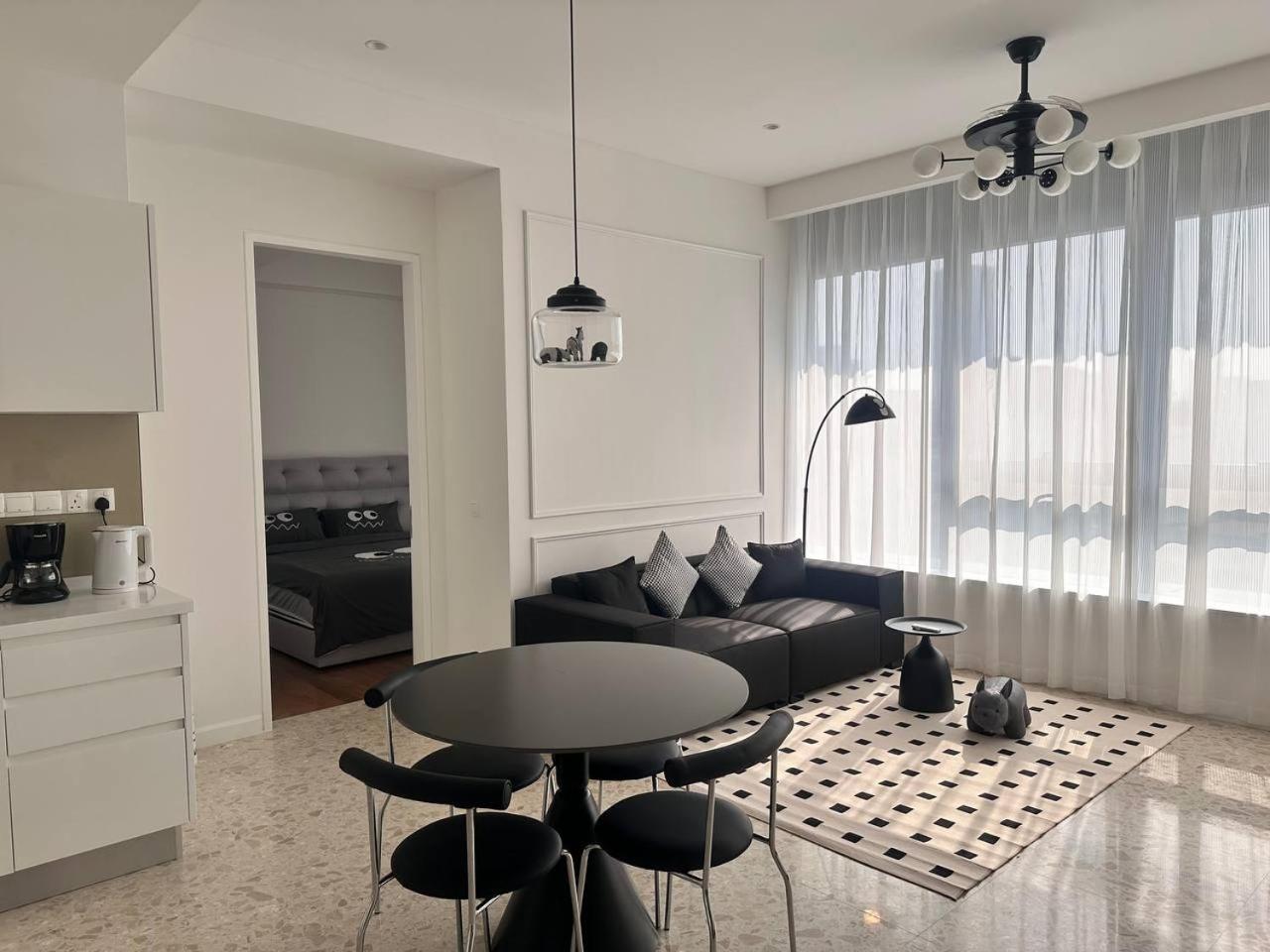 Luxury 2BR KL View, Infinity Pool, Walk to Pavilion and Jalan Alor