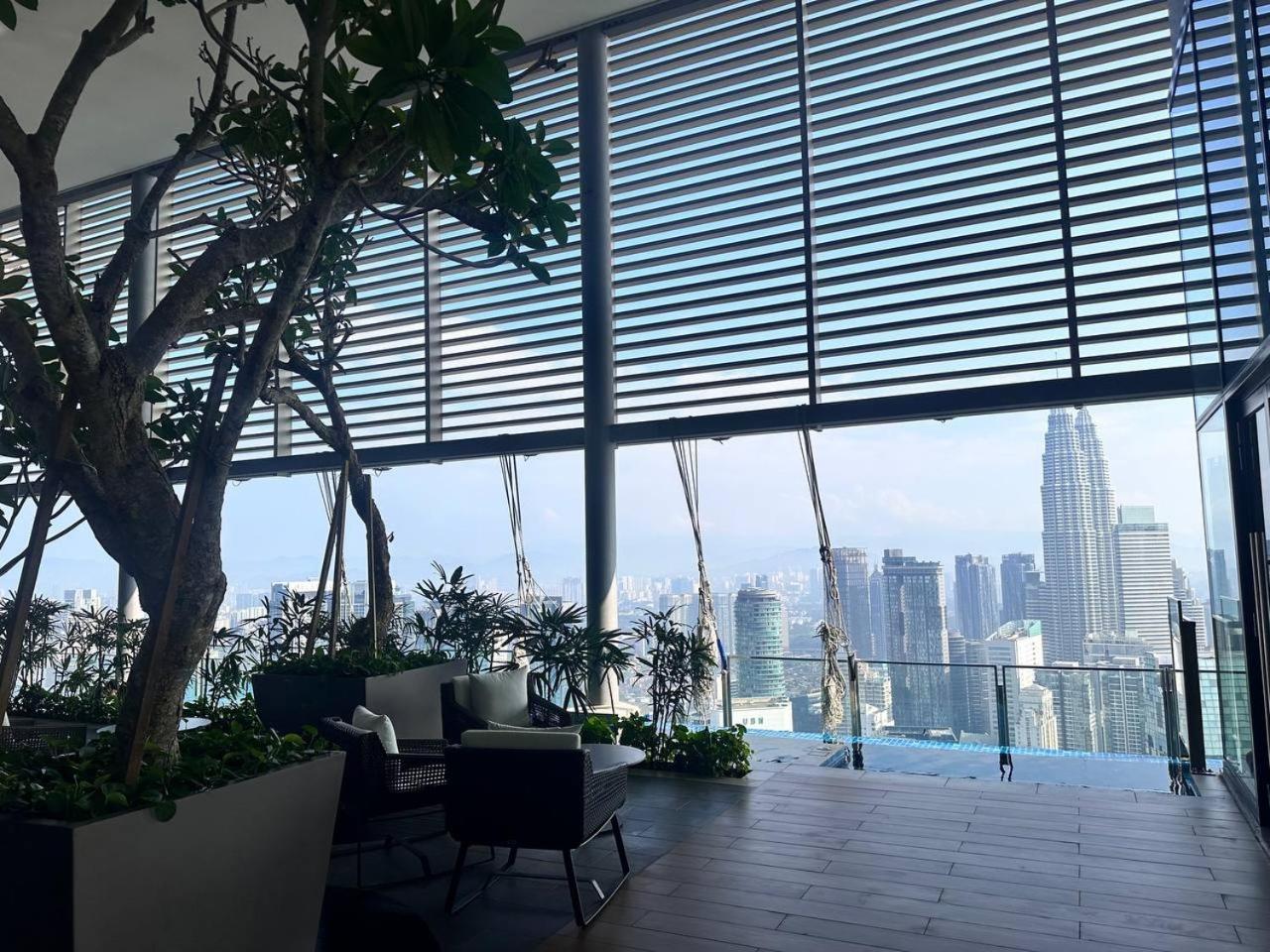 Luxury 2BR KL View, Infinity Pool, Walk to Pavilion and Jalan Alor