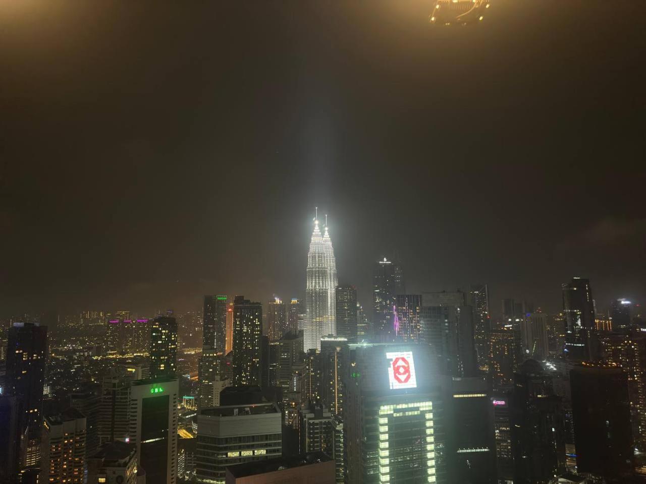 Luxury 2BR KL View, Infinity Pool, Walk to Pavilion and Jalan Alor