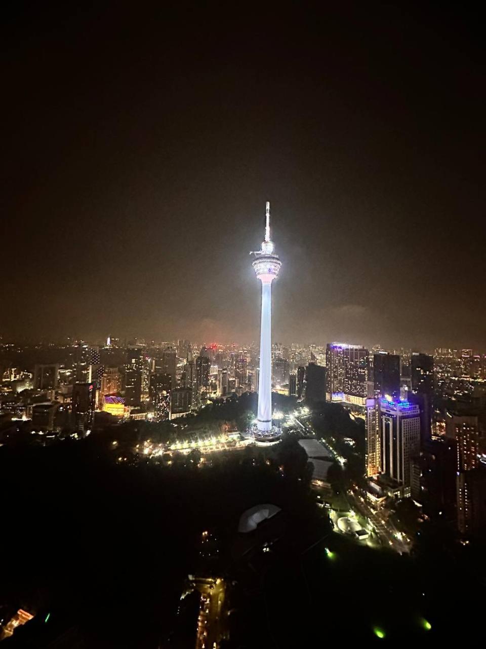 Luxury 2BR KL View, Infinity Pool, Walk to Pavilion and Jalan Alor
