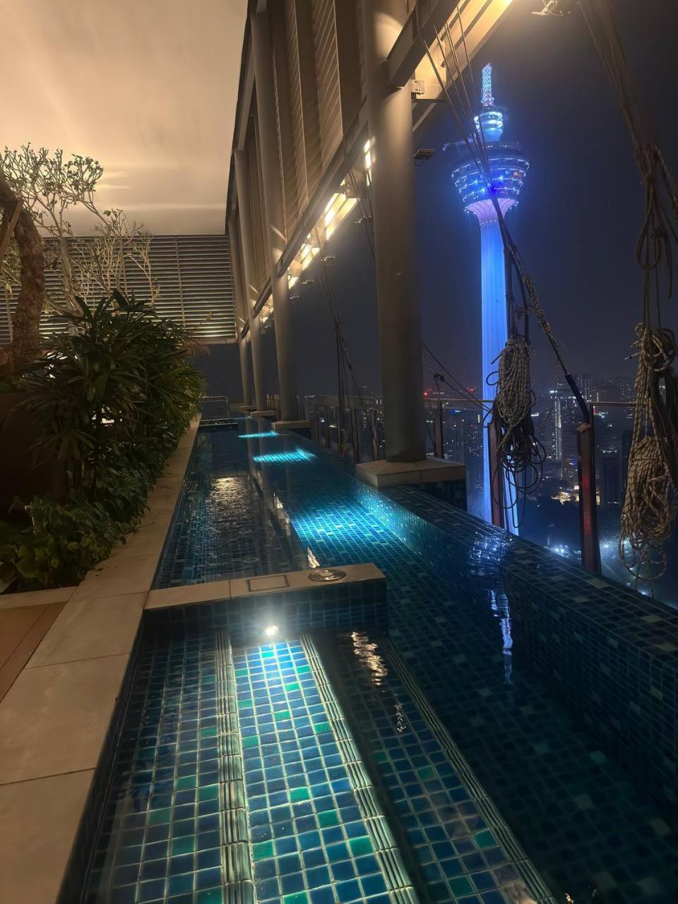Luxury 2BR KL View, Infinity Pool, Walk to Pavilion and Jalan Alor