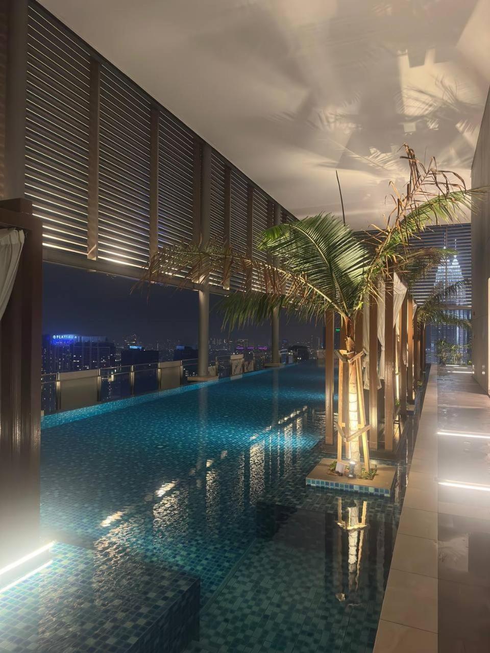 Luxury 2BR KL View, Infinity Pool, Walk to Pavilion and Jalan Alor