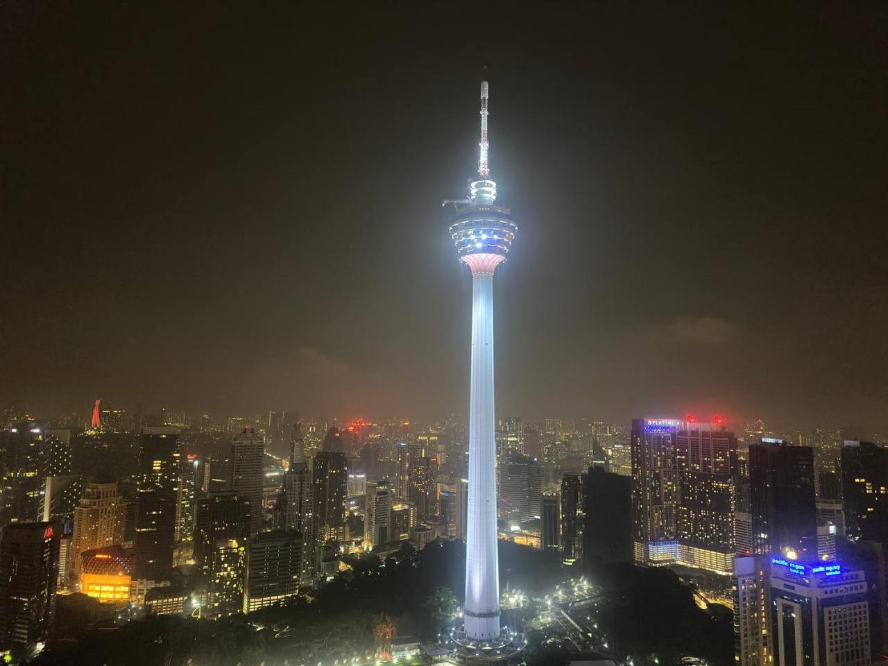 Luxury 2BR KL View, Infinity Pool, Walk to Pavilion and Jalan Alor