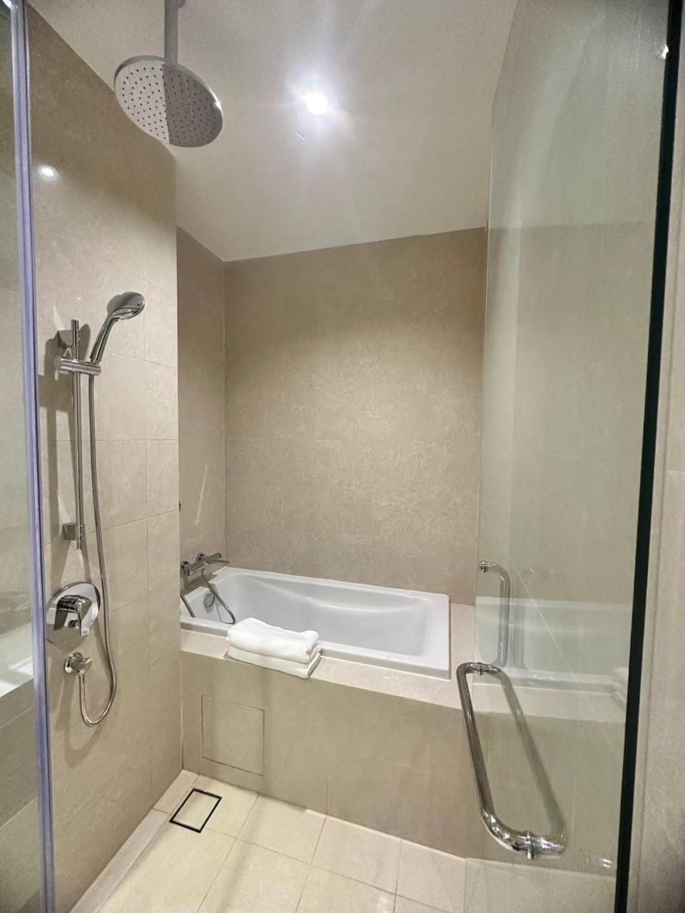 Luxury 2BR KL View, Infinity Pool, Walk to Pavilion and Jalan Alor