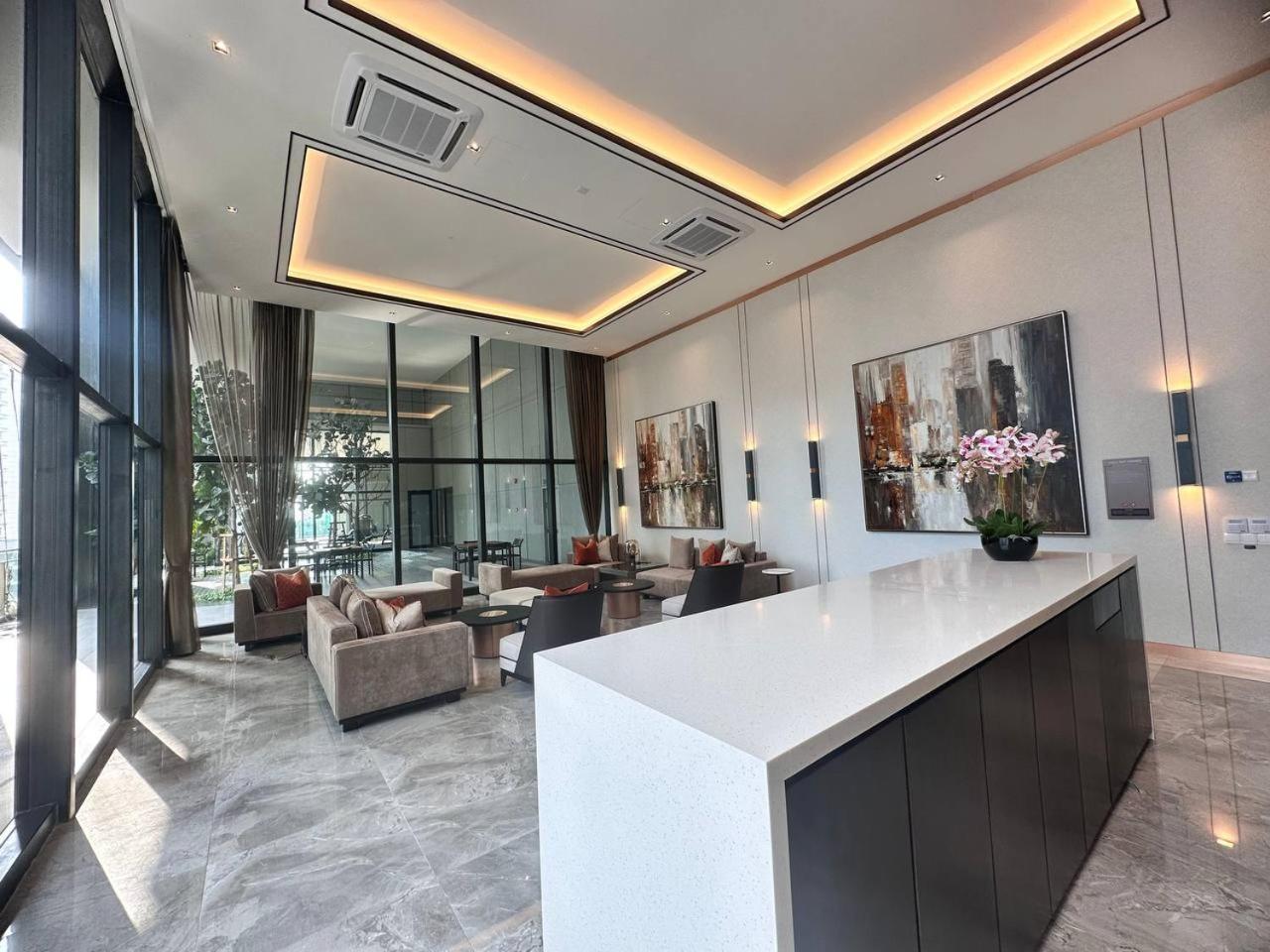 Luxury 2BR KL View, Infinity Pool, Walk to Pavilion and Jalan Alor