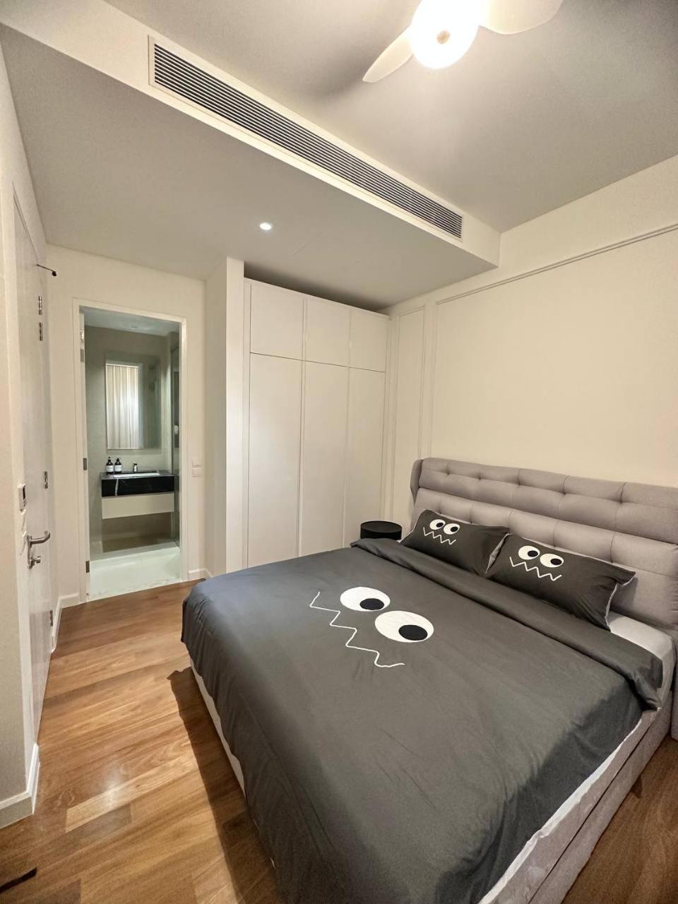 Luxury 2BR KL View, Infinity Pool, Walk to Pavilion and Jalan Alor
