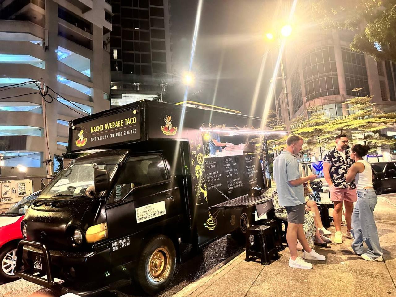 Luxury 2BR KL View, Infinity Pool, Walk to Pavilion and Jalan Alor