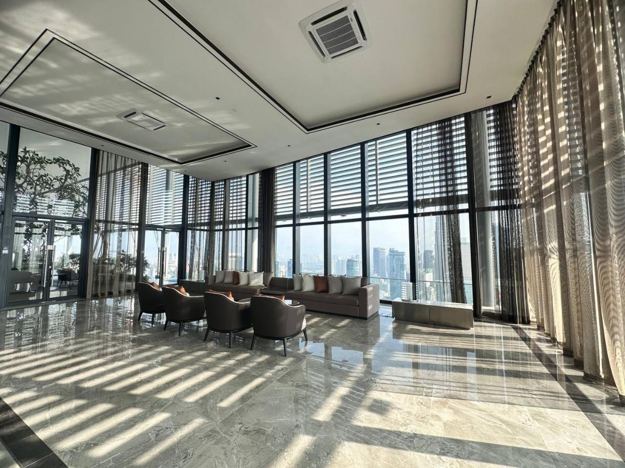 Luxury 2BR KL View, Infinity Pool, Walk to Pavilion and Jalan Alor