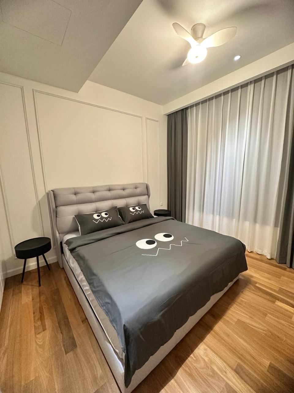 Luxury 2BR KL View, Infinity Pool, Walk to Pavilion and Jalan Alor