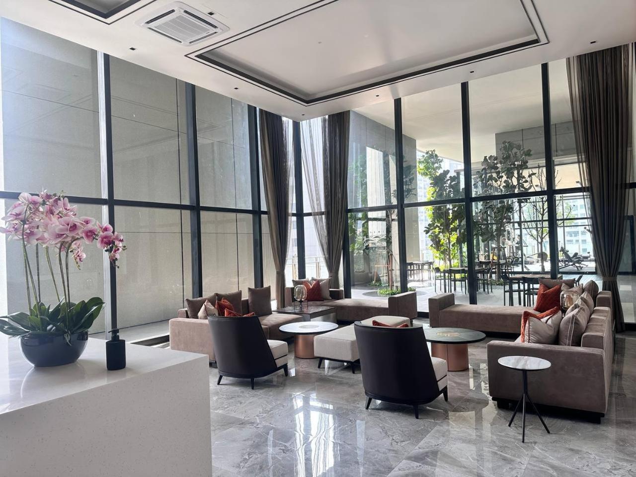 Luxury 2BR KL View, Infinity Pool, Walk to Pavilion and Jalan Alor