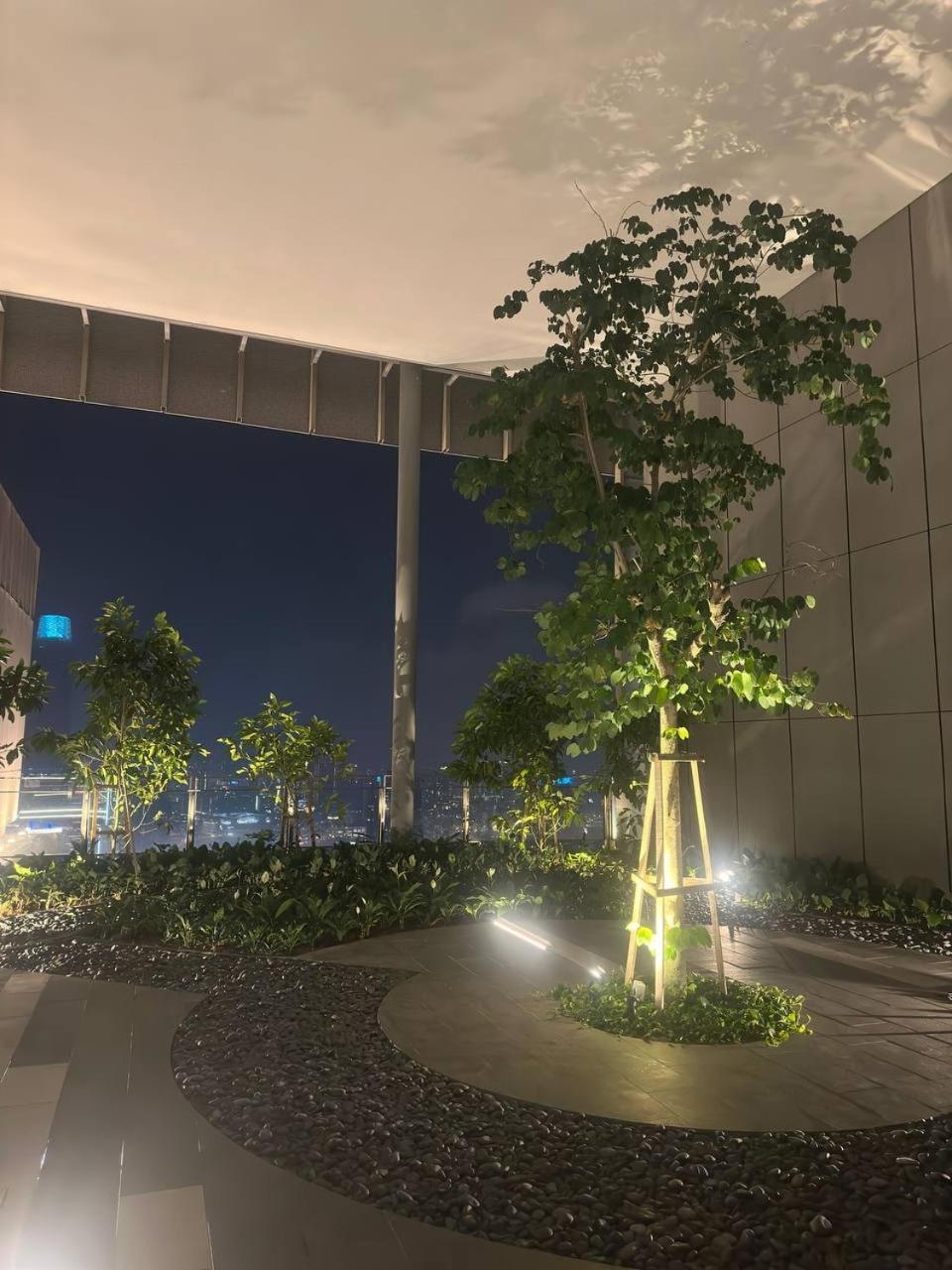 Luxury 2BR KL View, Infinity Pool, Walk to Pavilion and Jalan Alor