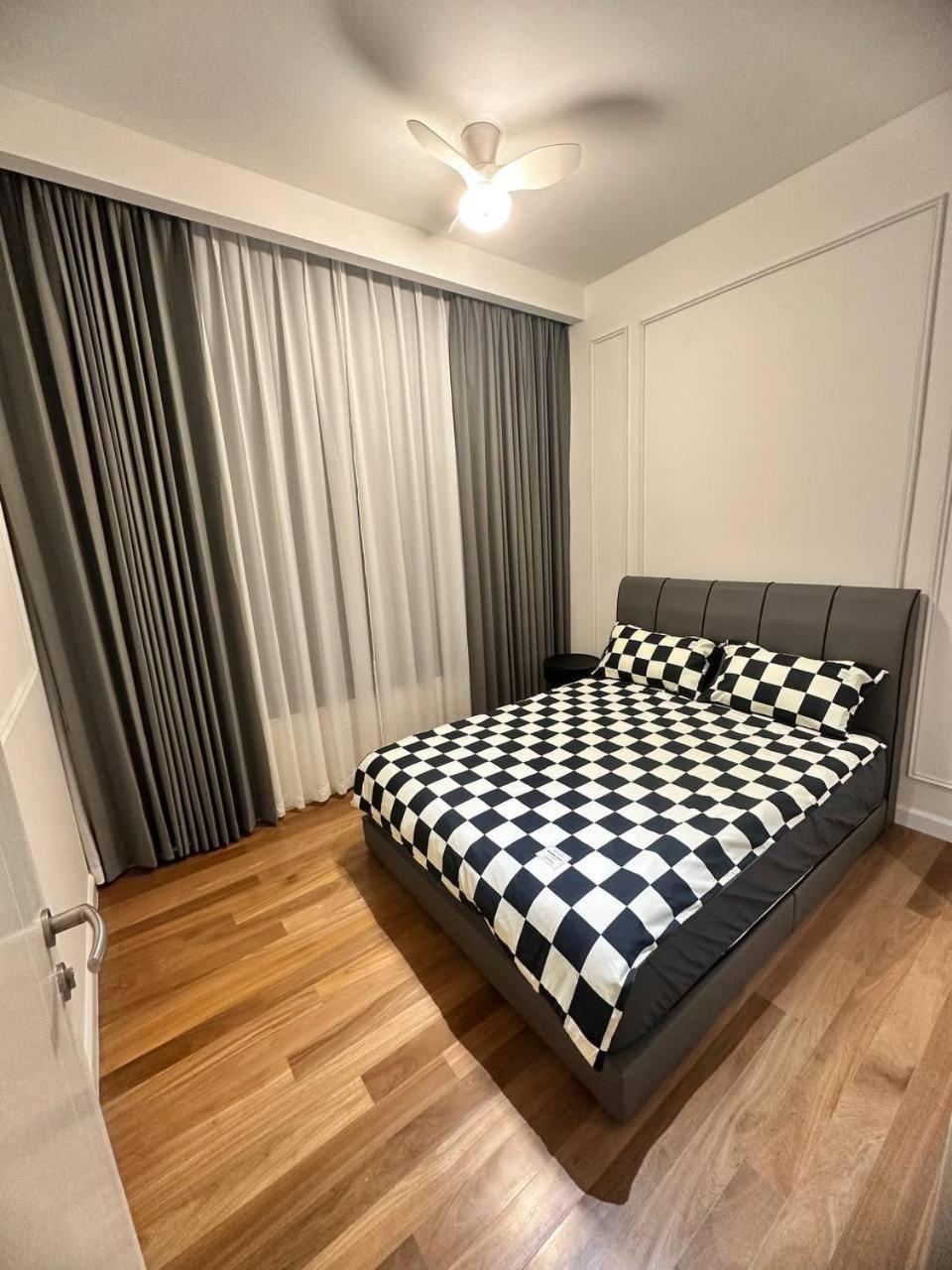 Luxury 2BR KL View, Infinity Pool, Walk to Pavilion and Jalan Alor