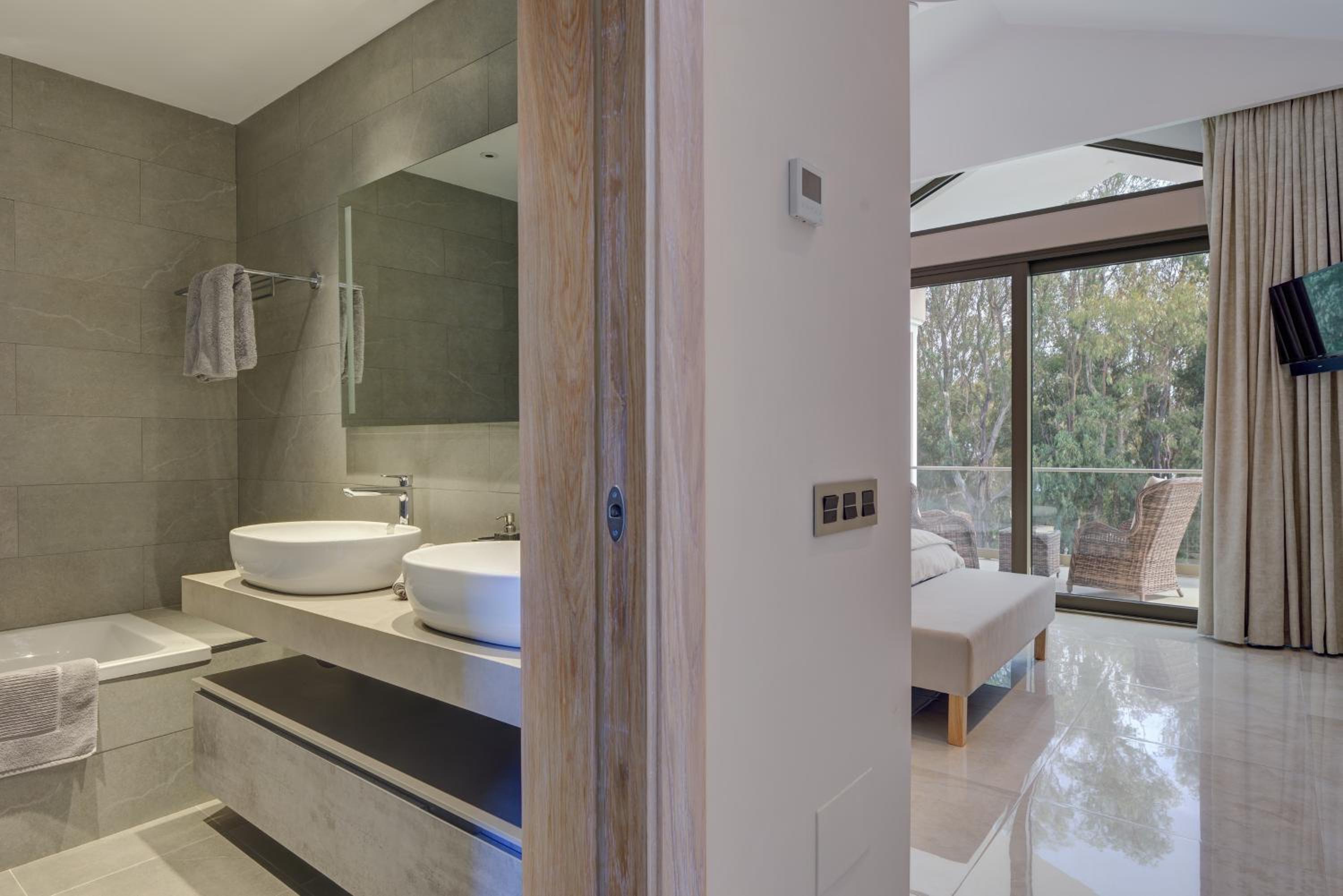 Villa Bella - Stunning 5 Bedroom villa with pool photo 4