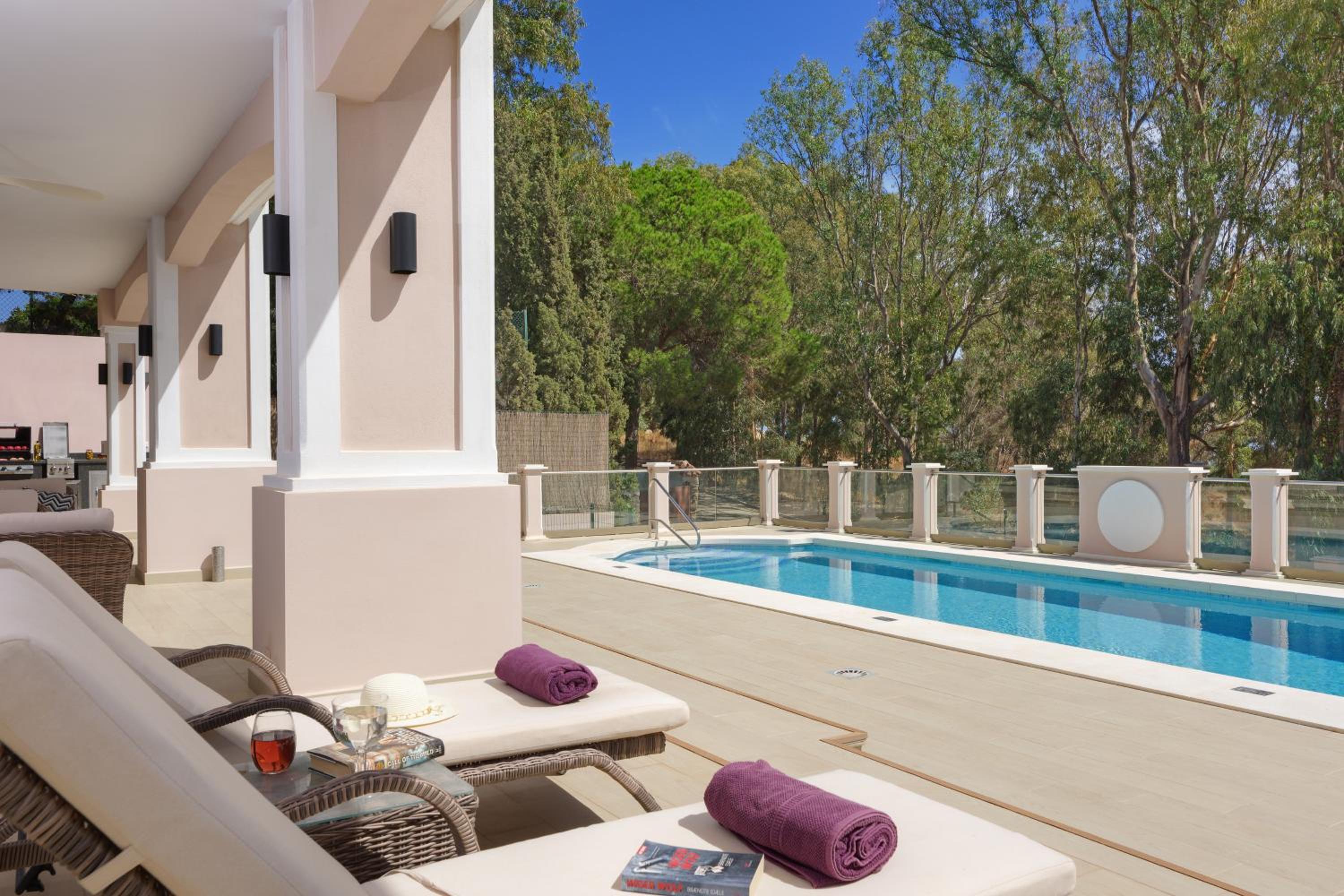 Villa Bella - Stunning 5 Bedroom villa with pool view 3