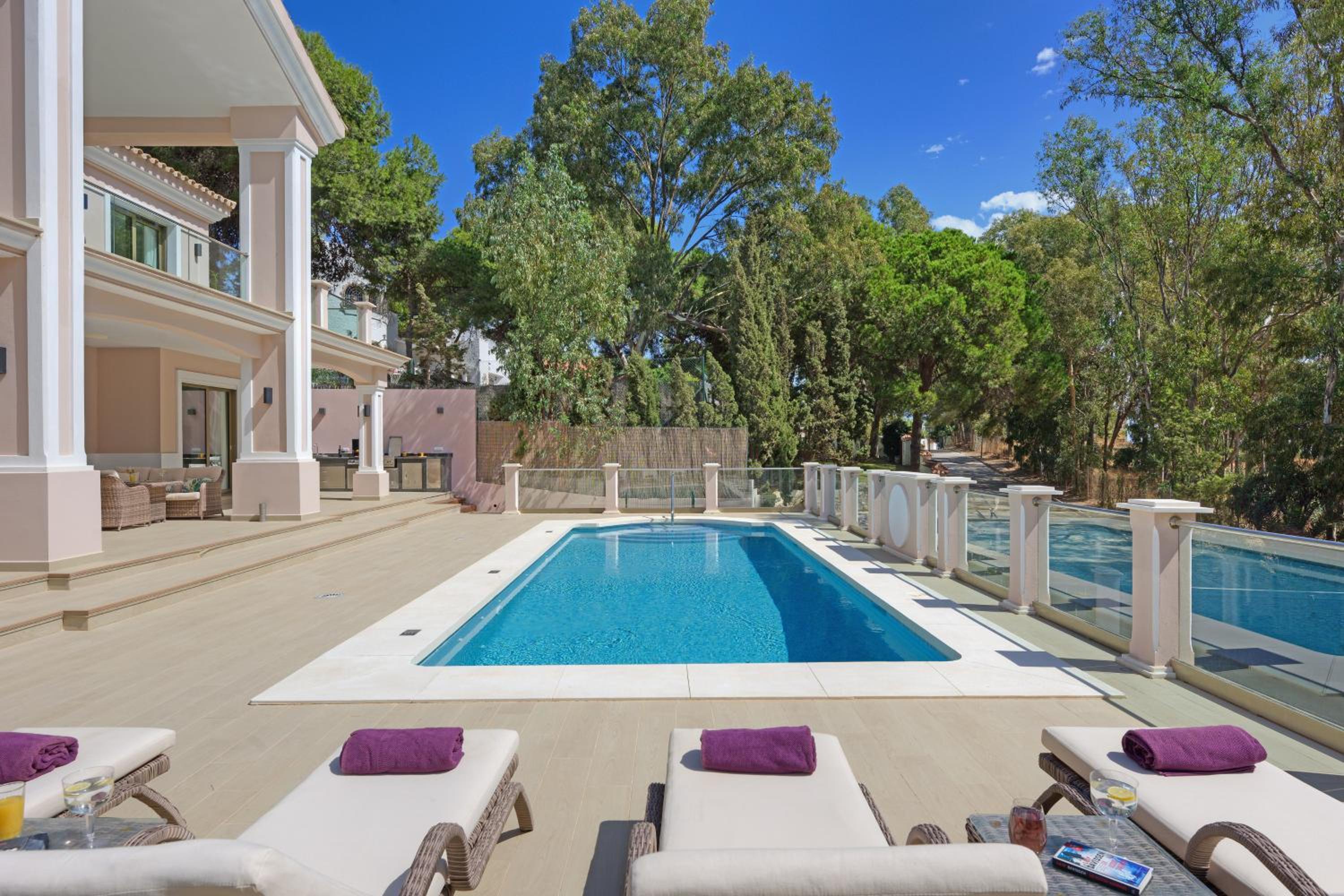 Villa Bella - Stunning 5 Bedroom villa with pool view 2