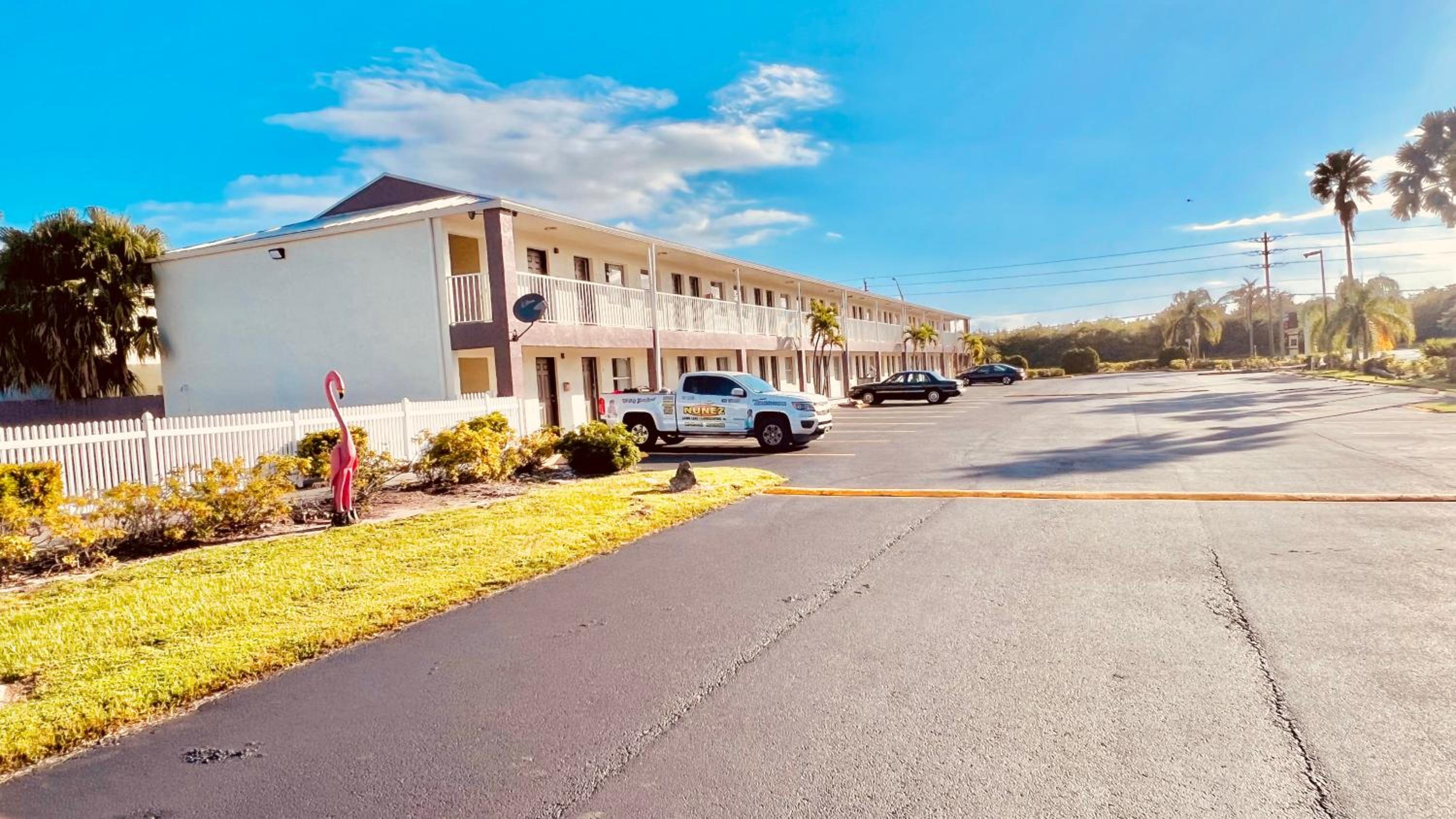 Okeechobee Vacations - Flamingo Motel - Property Image 3