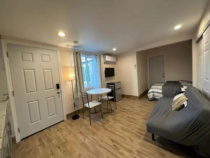 20% Off Studio in Cebu IT Park w/ Great City View view 3