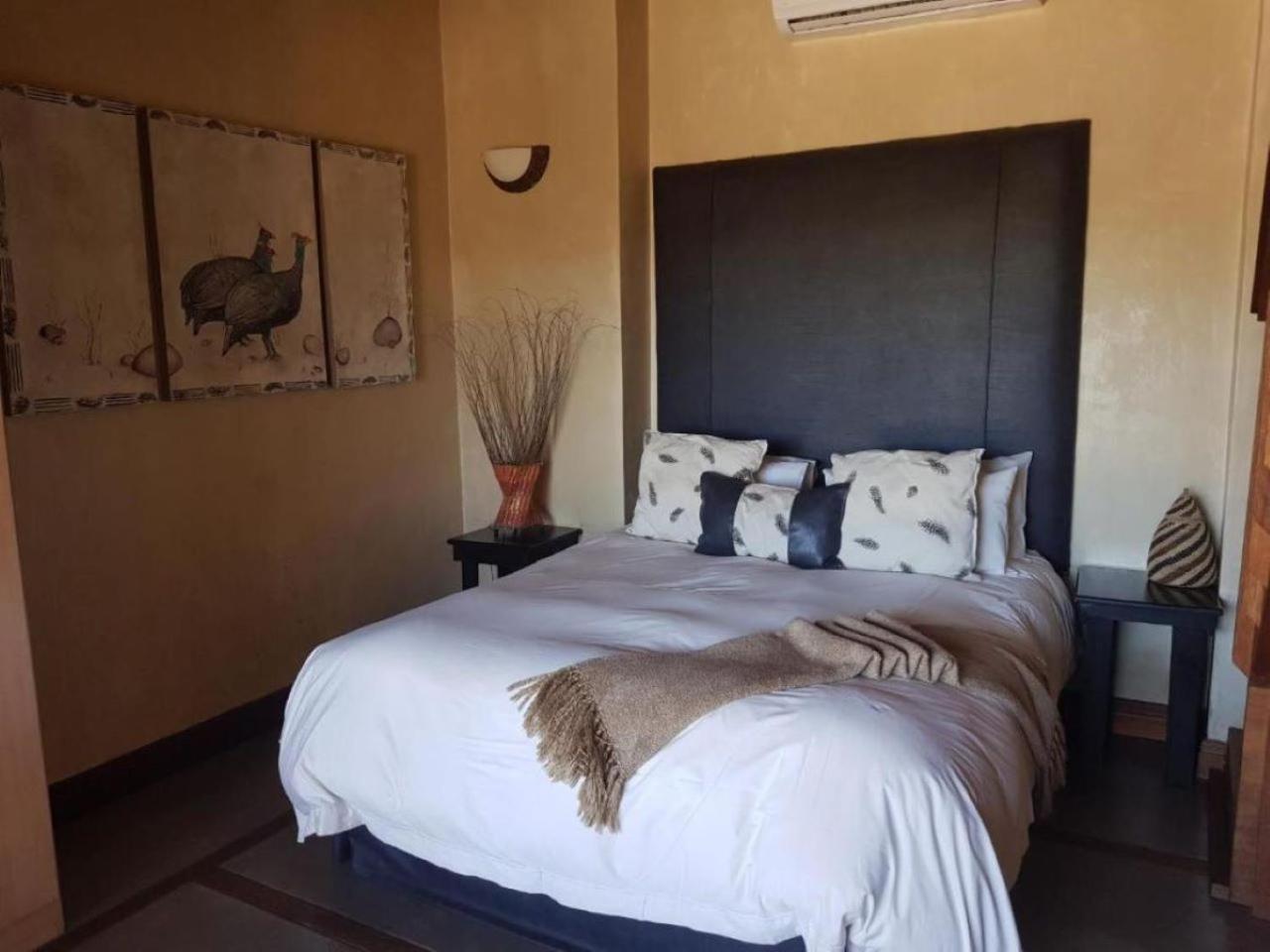 Zebula Golf and Wildlife Estate - Sparrows Nest Pax 16 - Moi Signature Luxury villa view 2