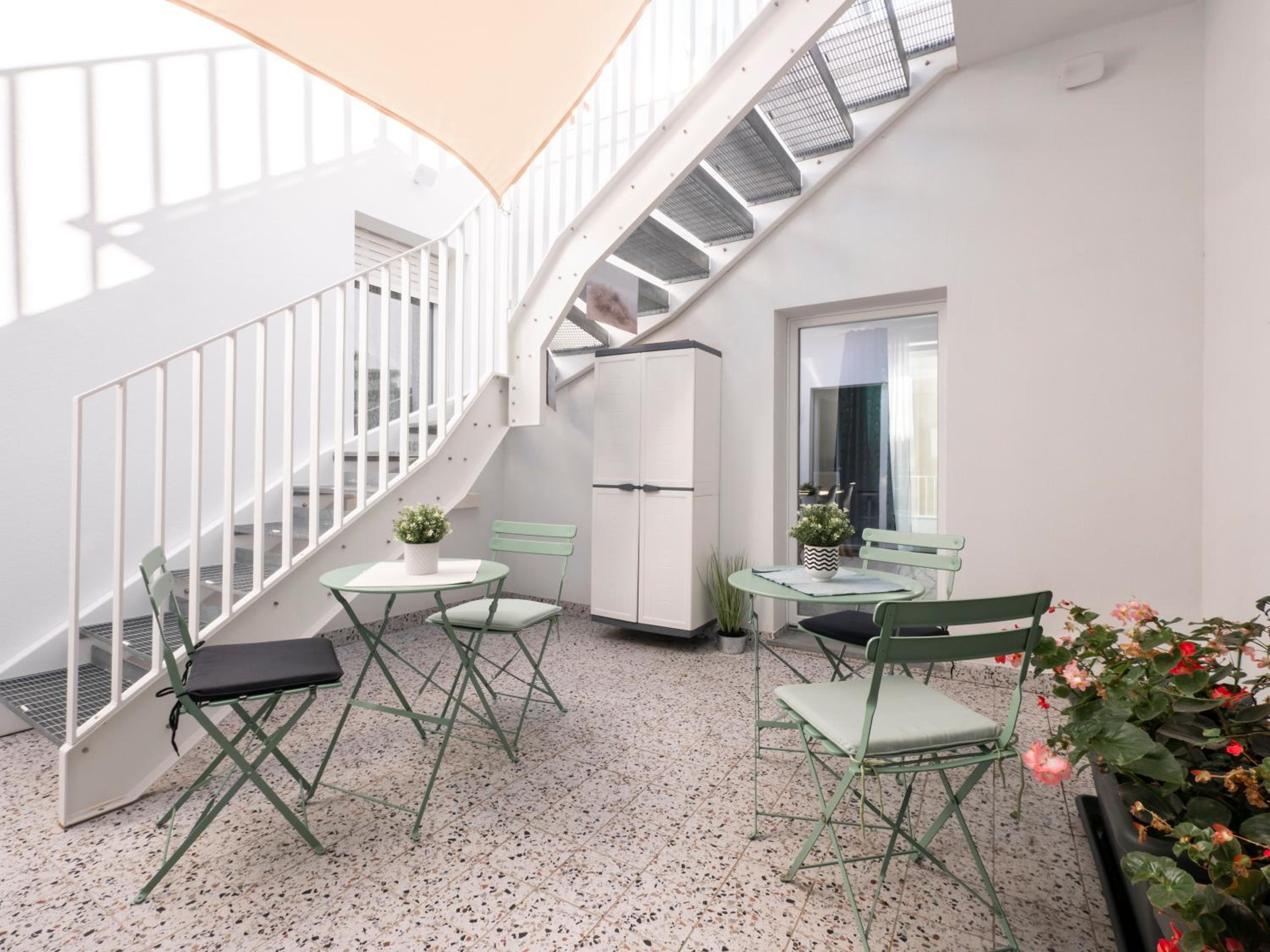 Zuara9Room Rimini view 3