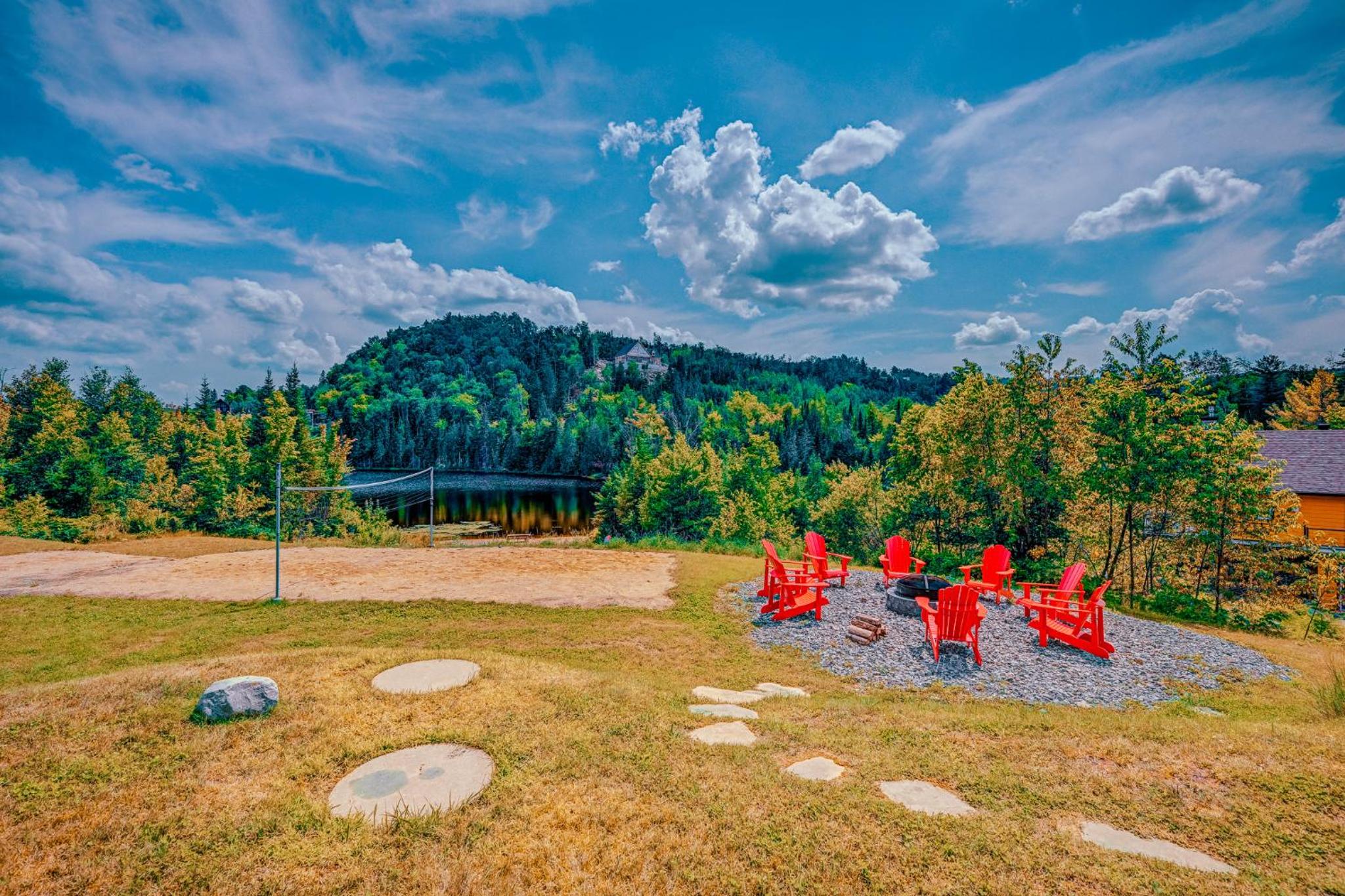 Lakefront Chalet with SPA and Private beach