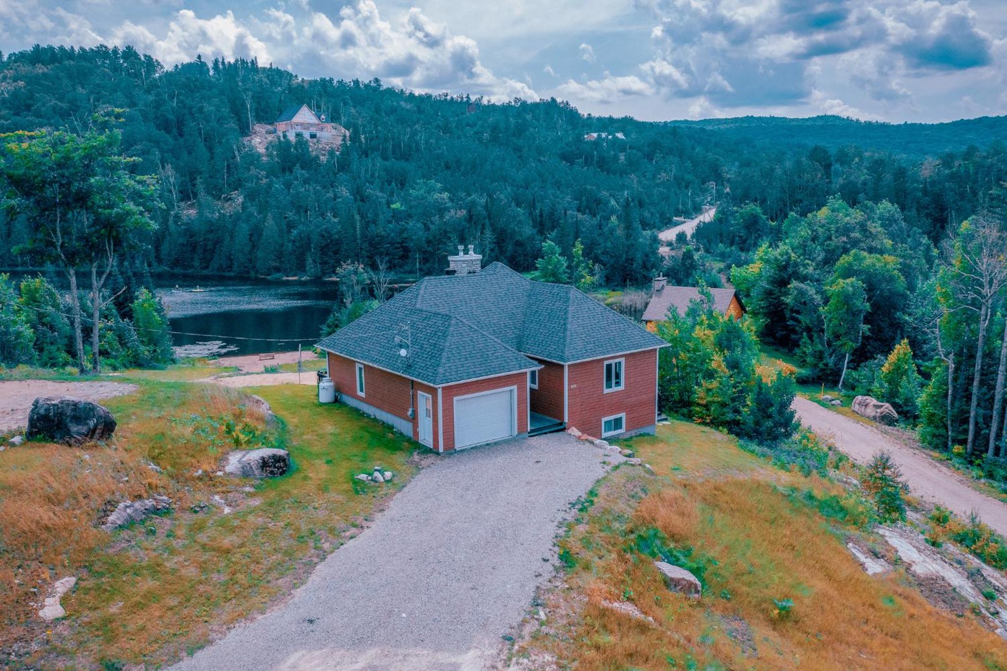 Lakefront Chalet with SPA and Private beach