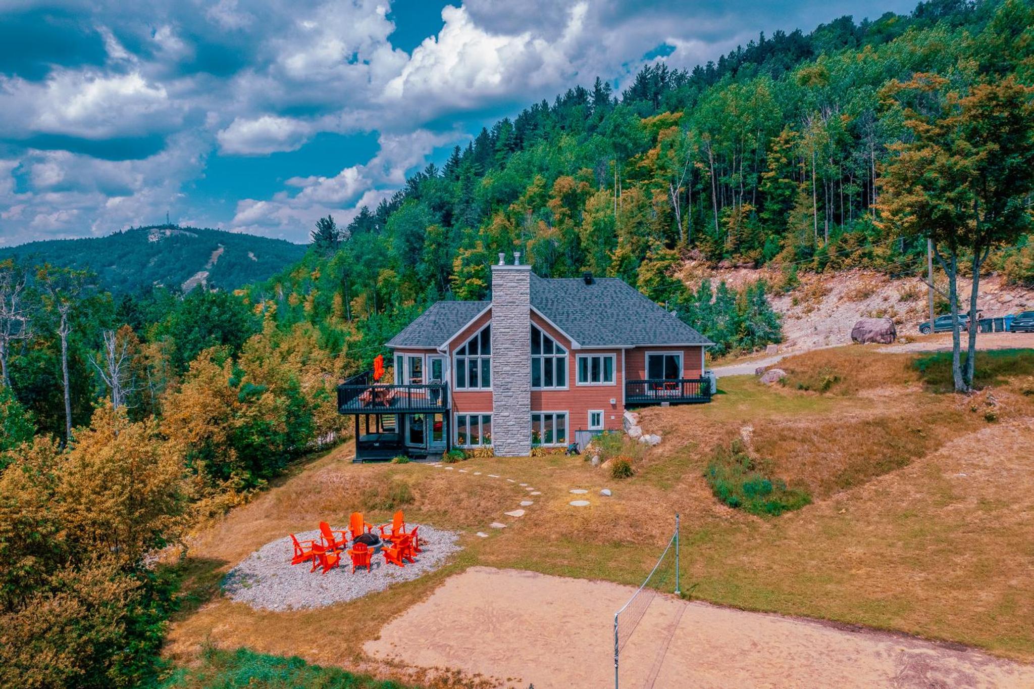 Lakefront Chalet with SPA and Private beach