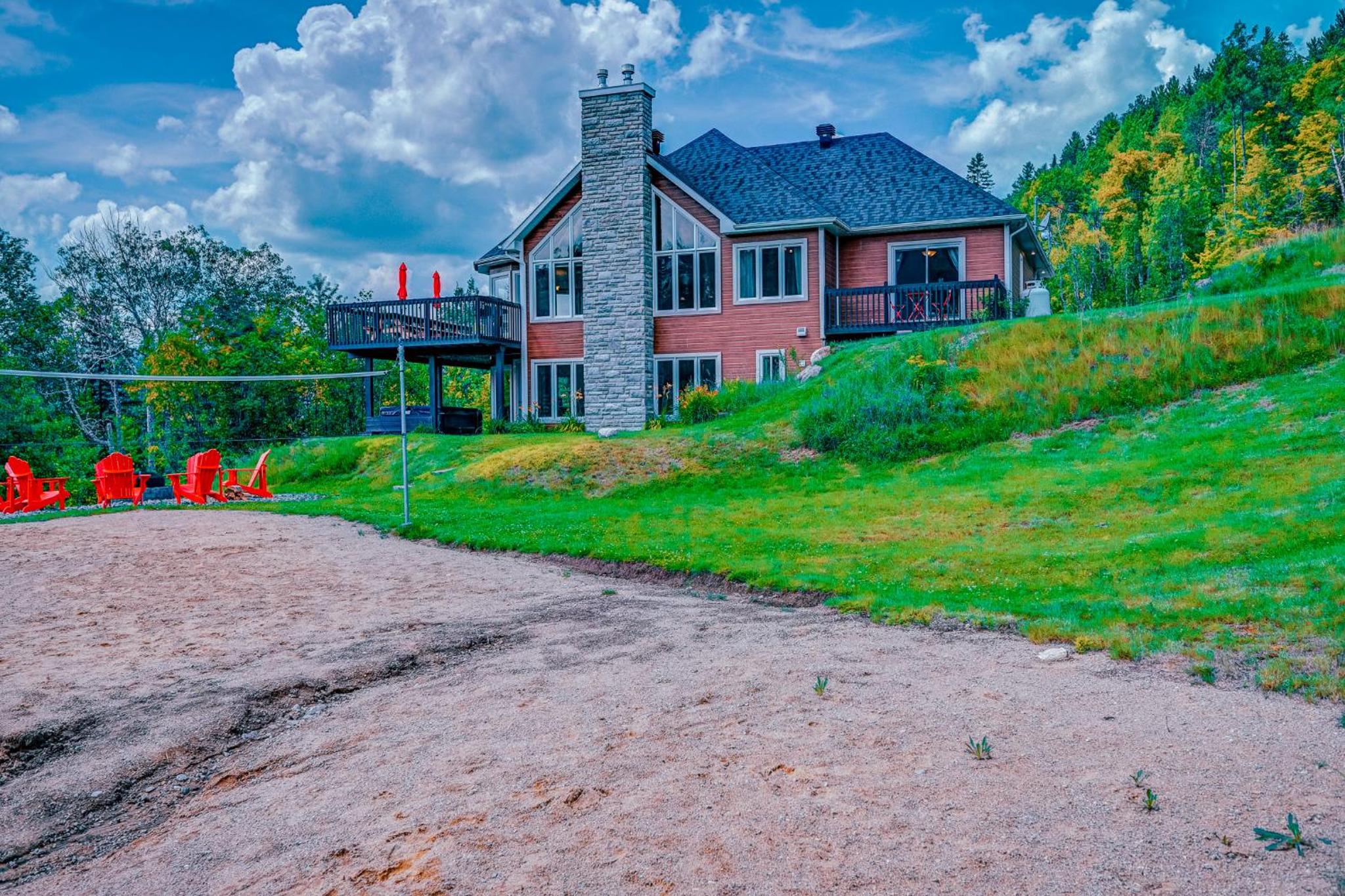 Lakefront Chalet with SPA and Private beach