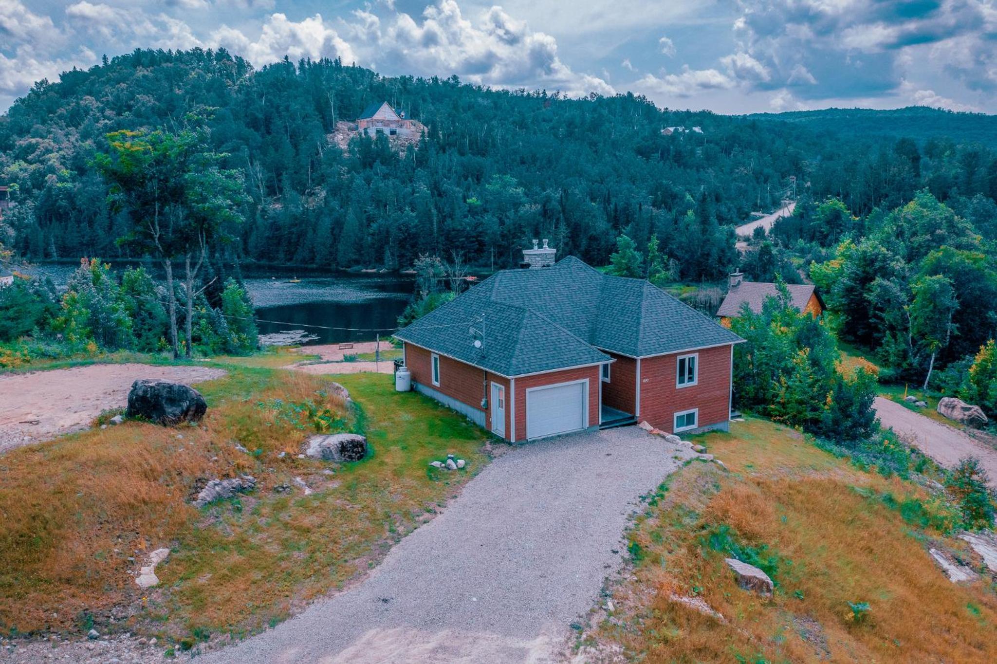Lakefront Chalet with SPA and Private beach