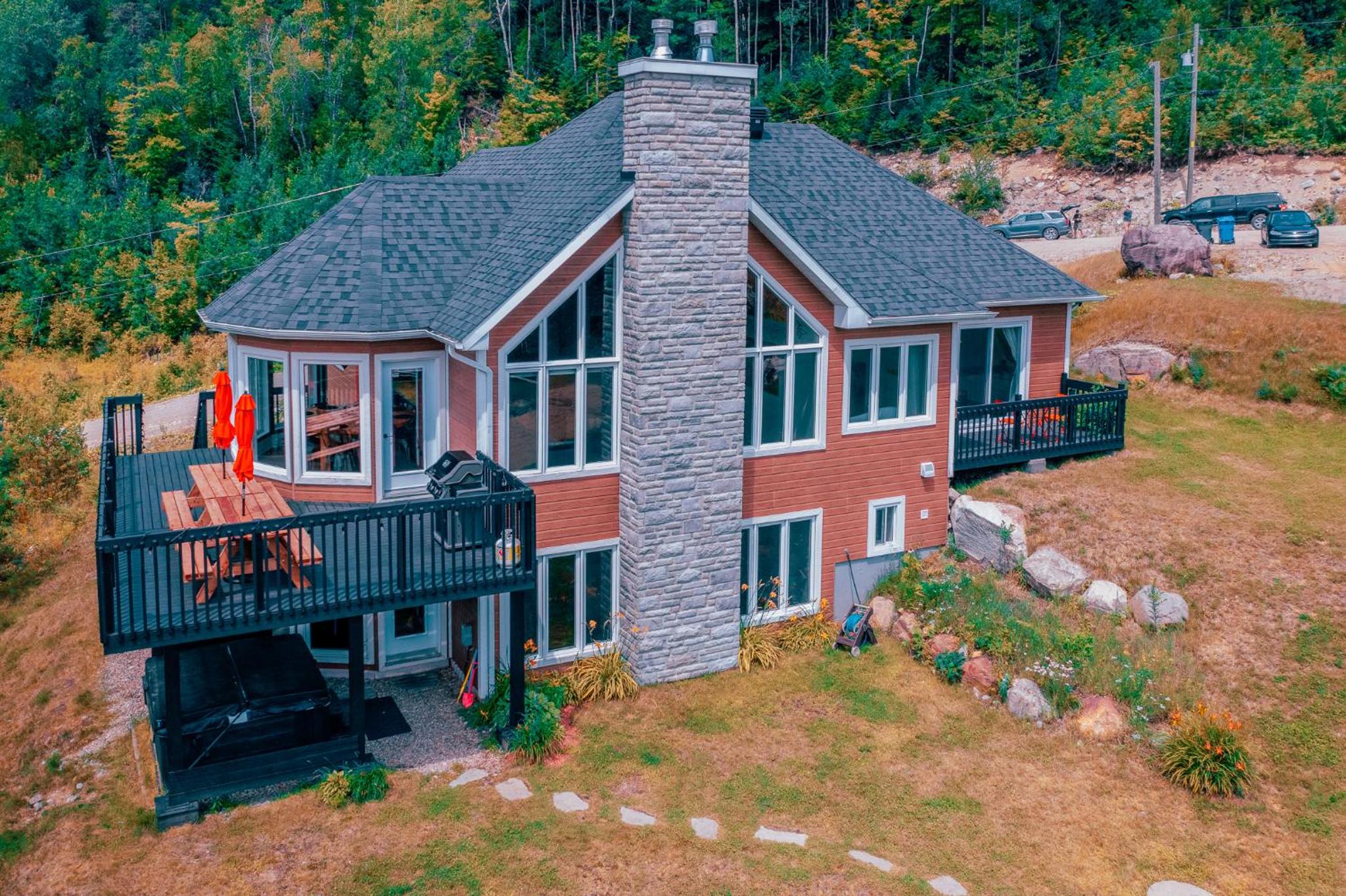 Lakefront Chalet with SPA and Private beach