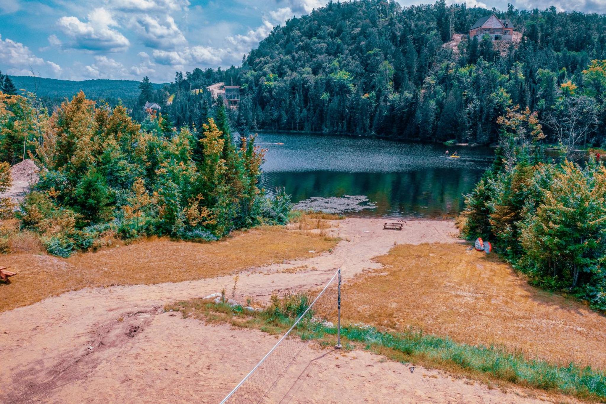 Lakefront Chalet with SPA and Private beach