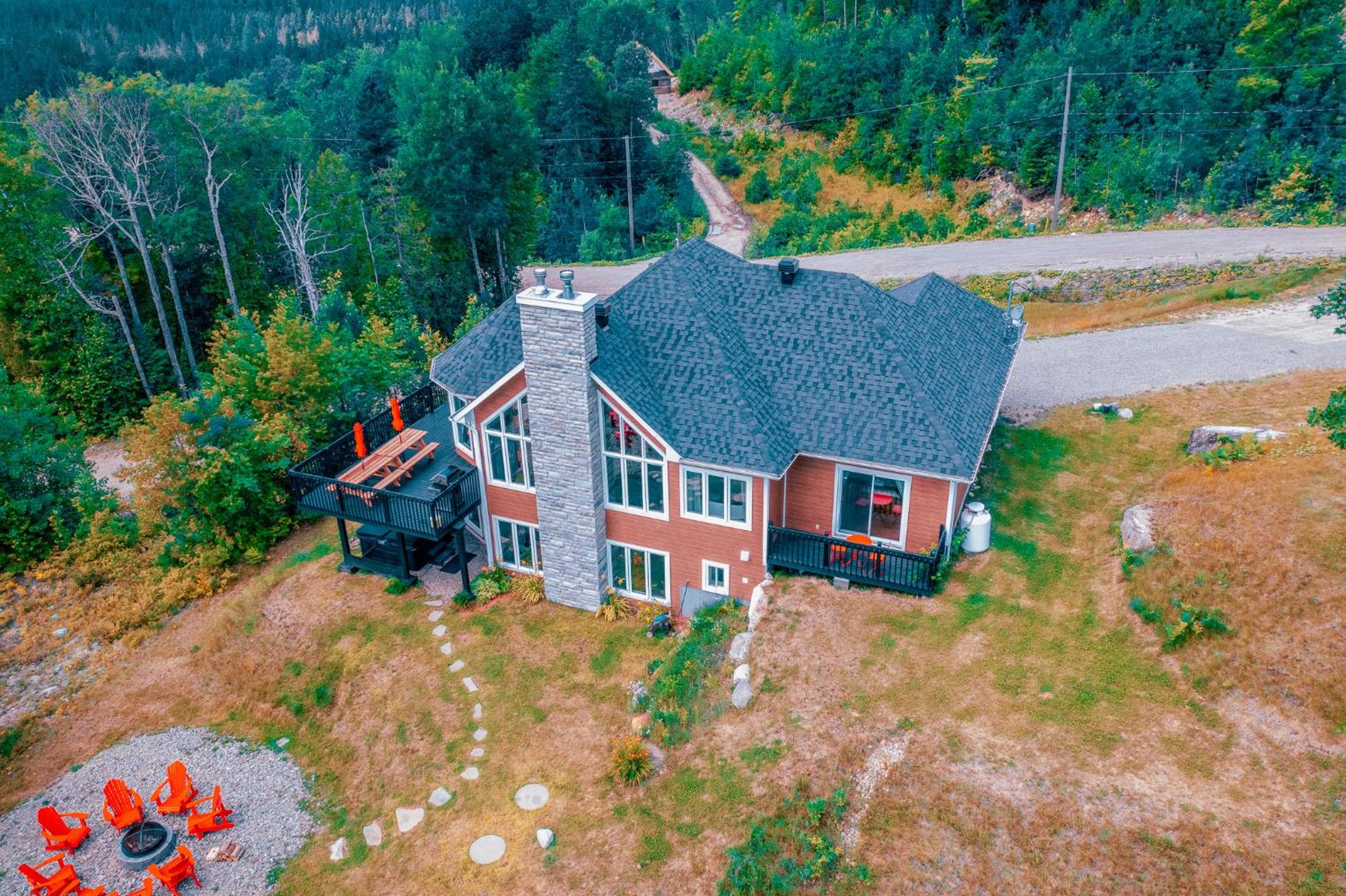 Lakefront Chalet with SPA and Private beach
