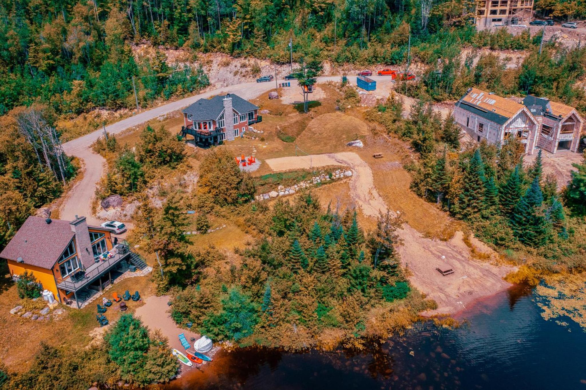 Lakefront Chalet with SPA and Private beach